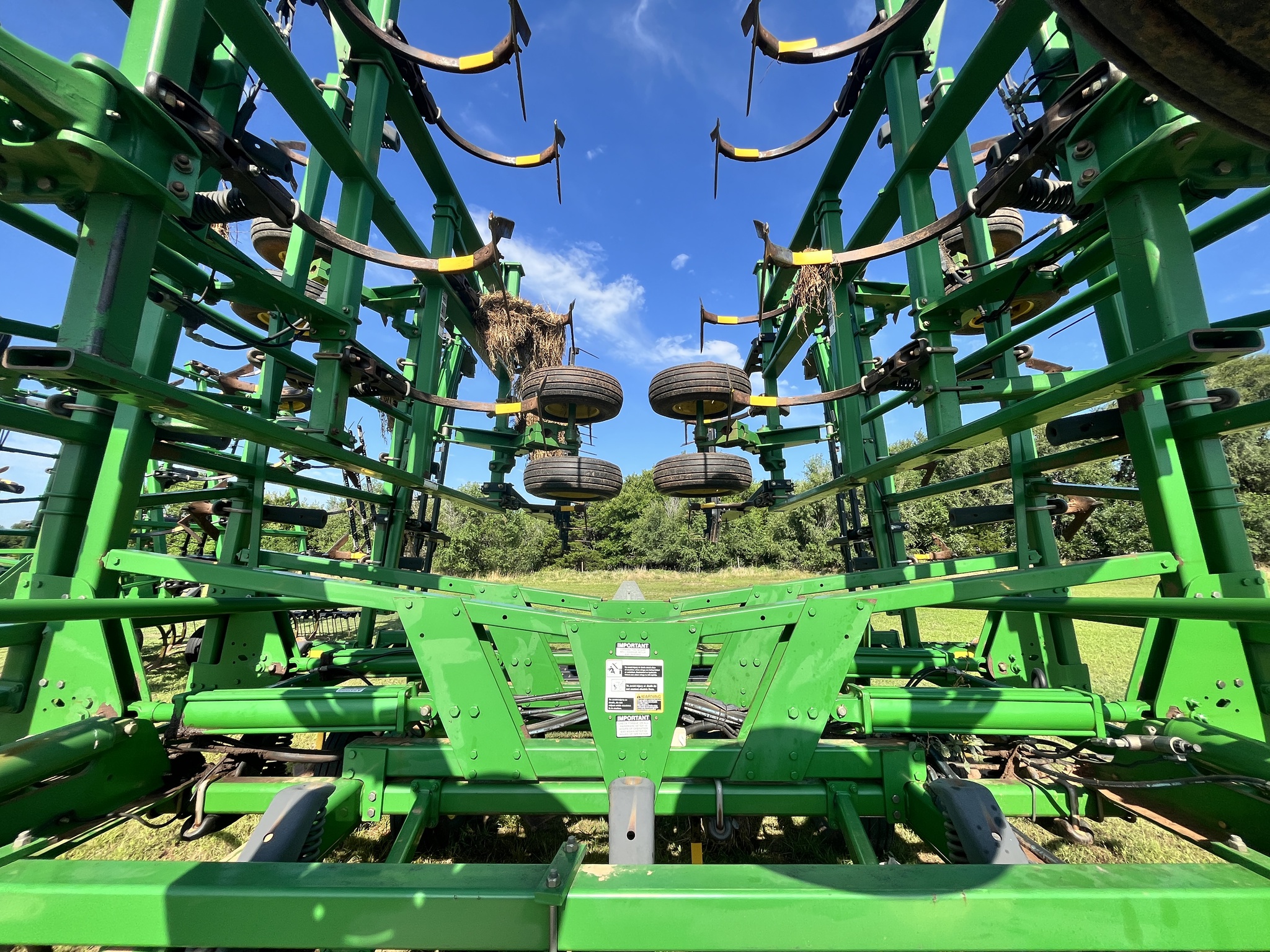 2013 John Deere 2410 Image 13