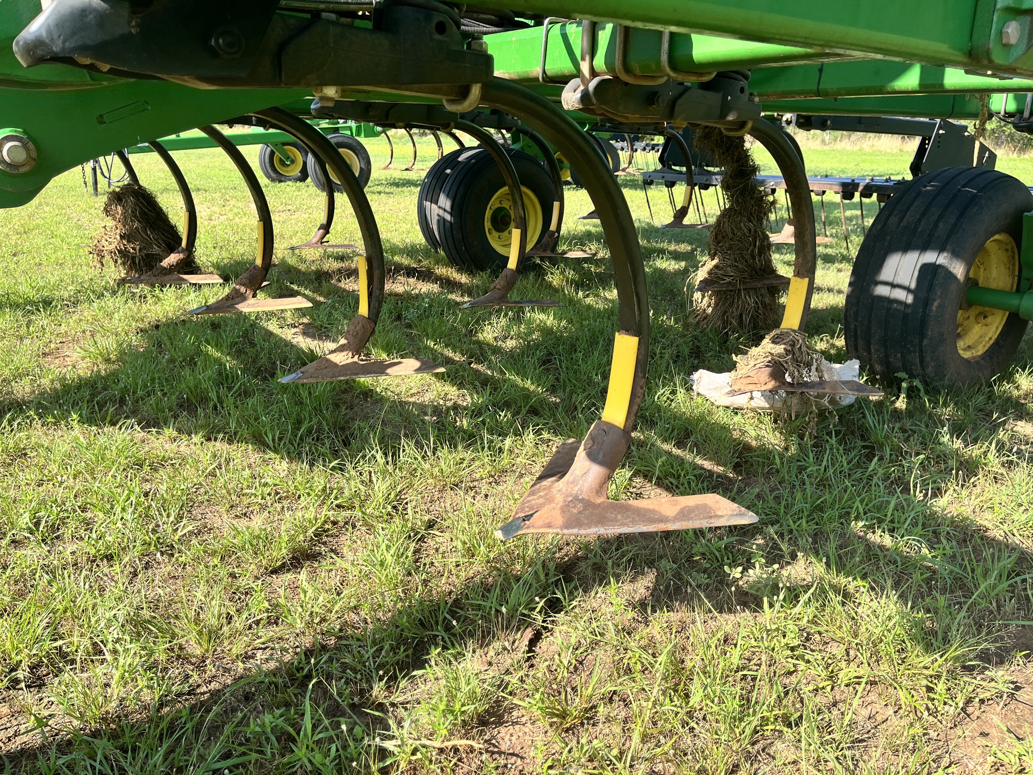 2013 John Deere 2410 Image 15