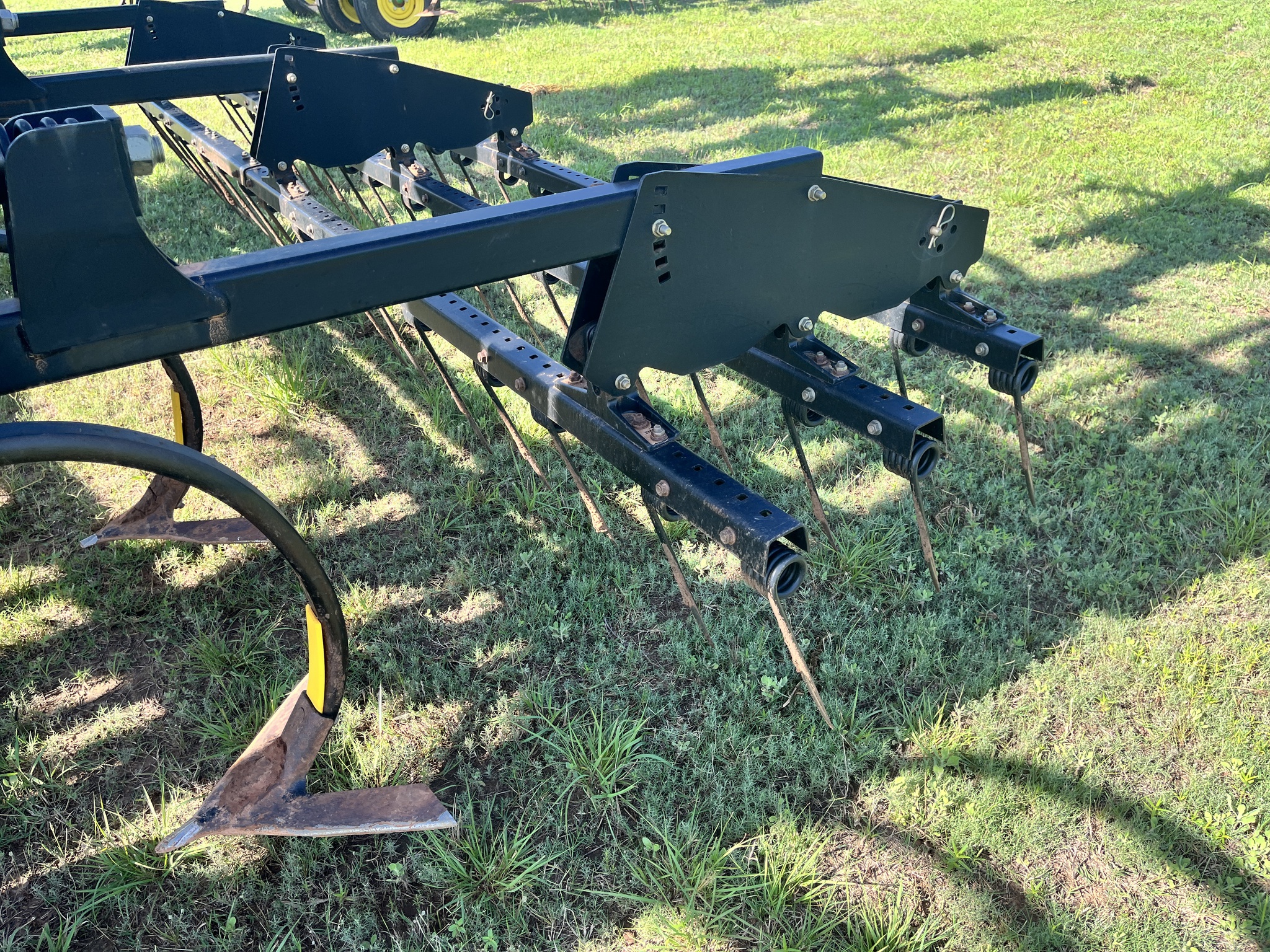 2013 John Deere 2410 Image 17