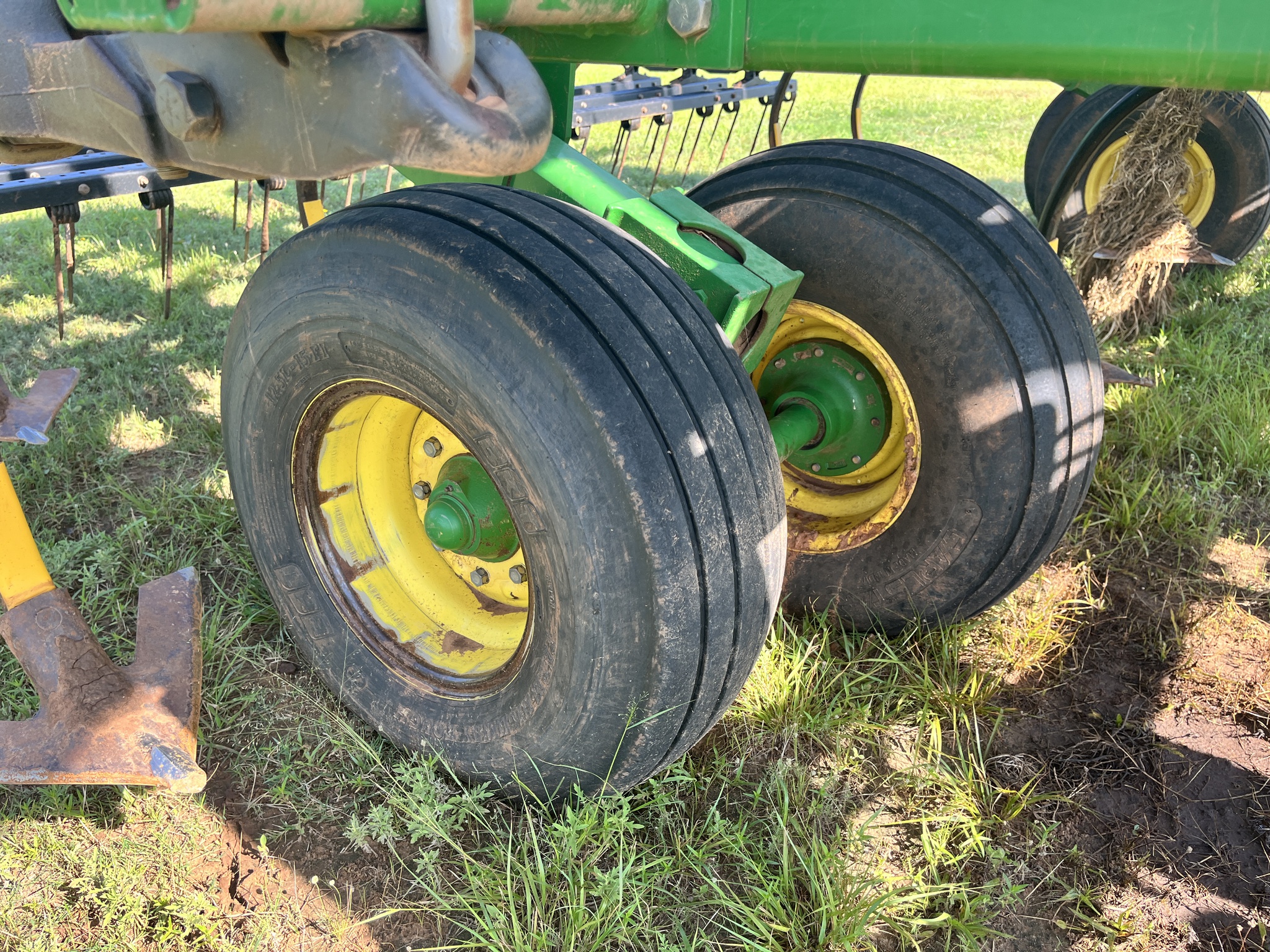 2013 John Deere 2410 Image 23