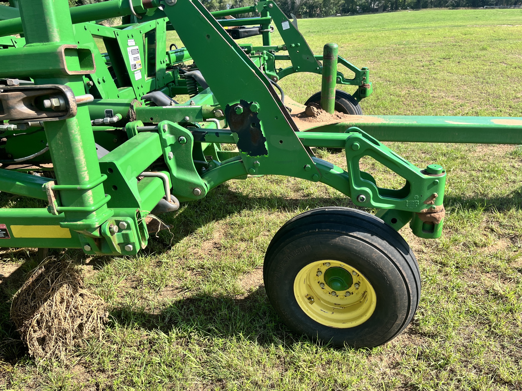 2013 John Deere 2410 Image 24