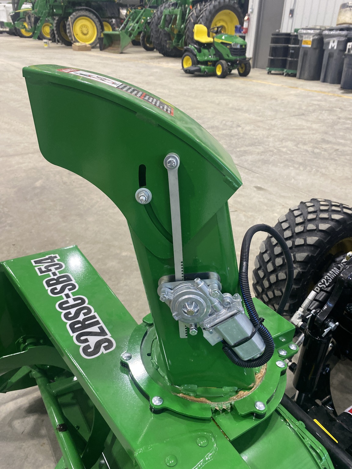 2021 John Deere 2025R Image 5