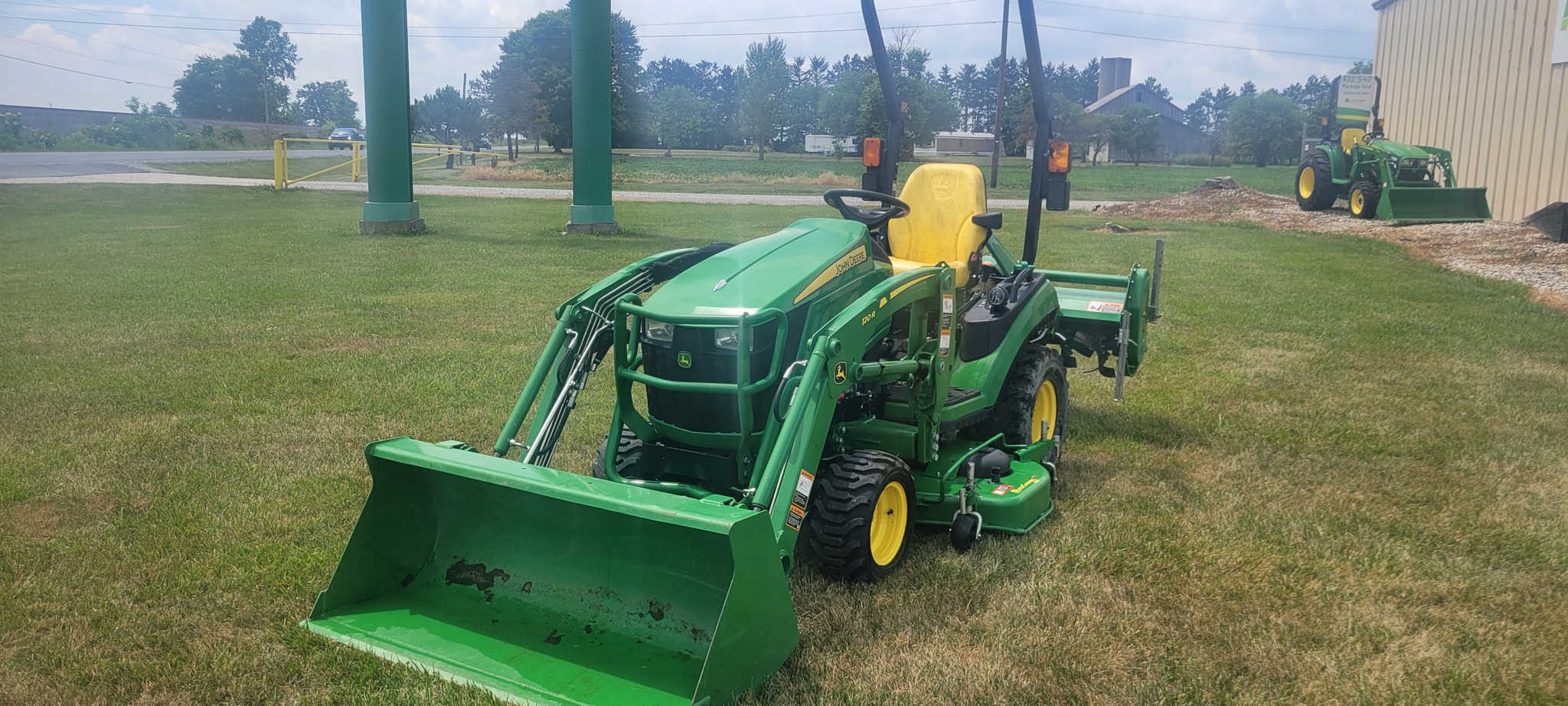 2018 John Deere 1025R Image 2