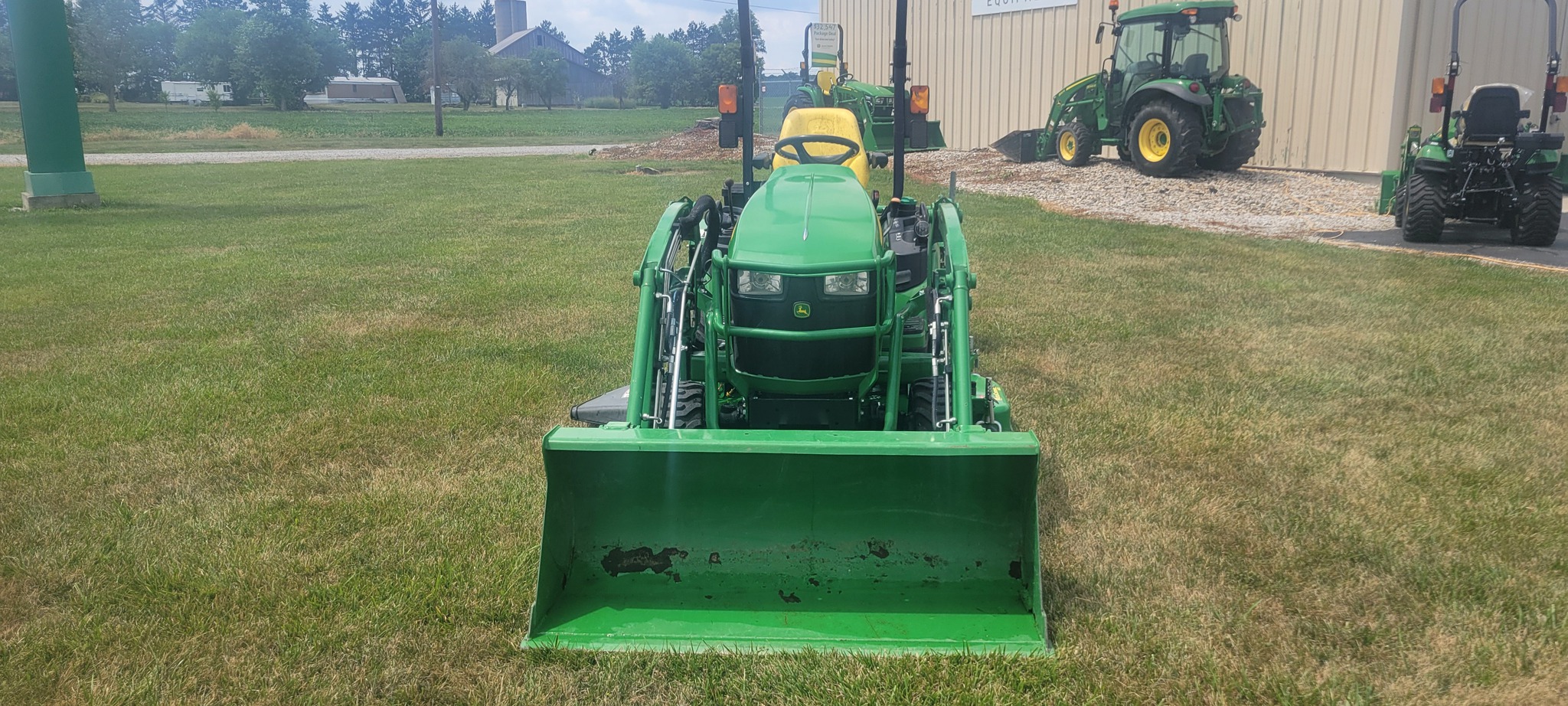 2018 John Deere 1025R Image 3