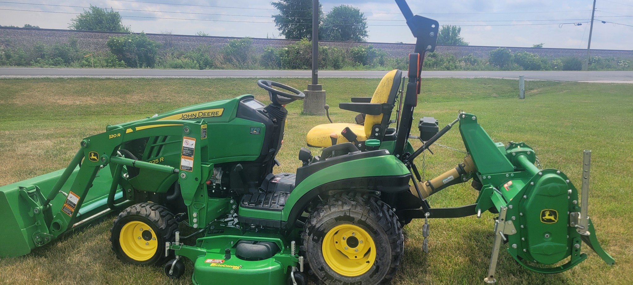 2018 John Deere 1025R Image 10