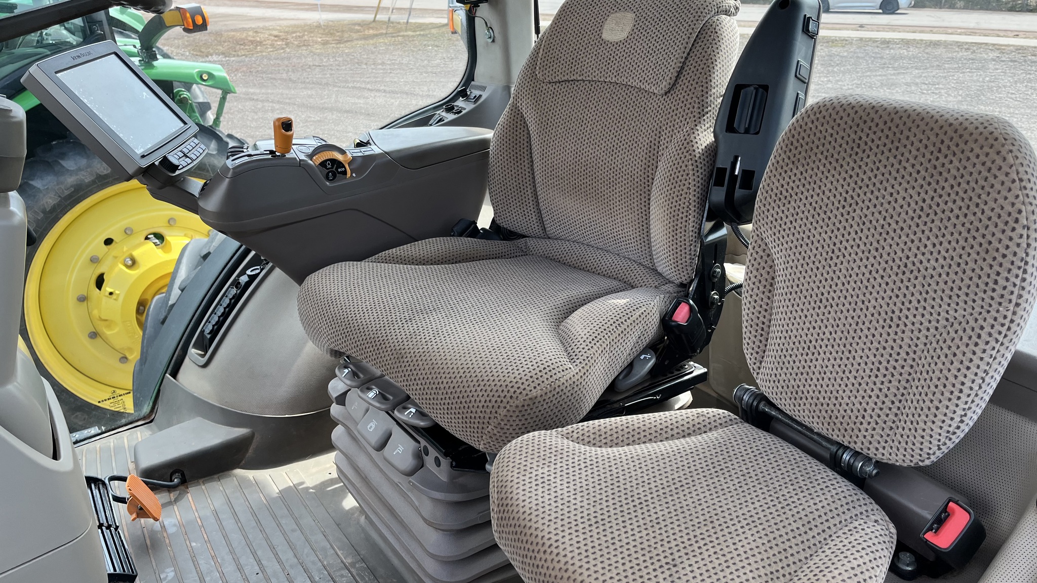 2014 John Deere 7270R Image 8