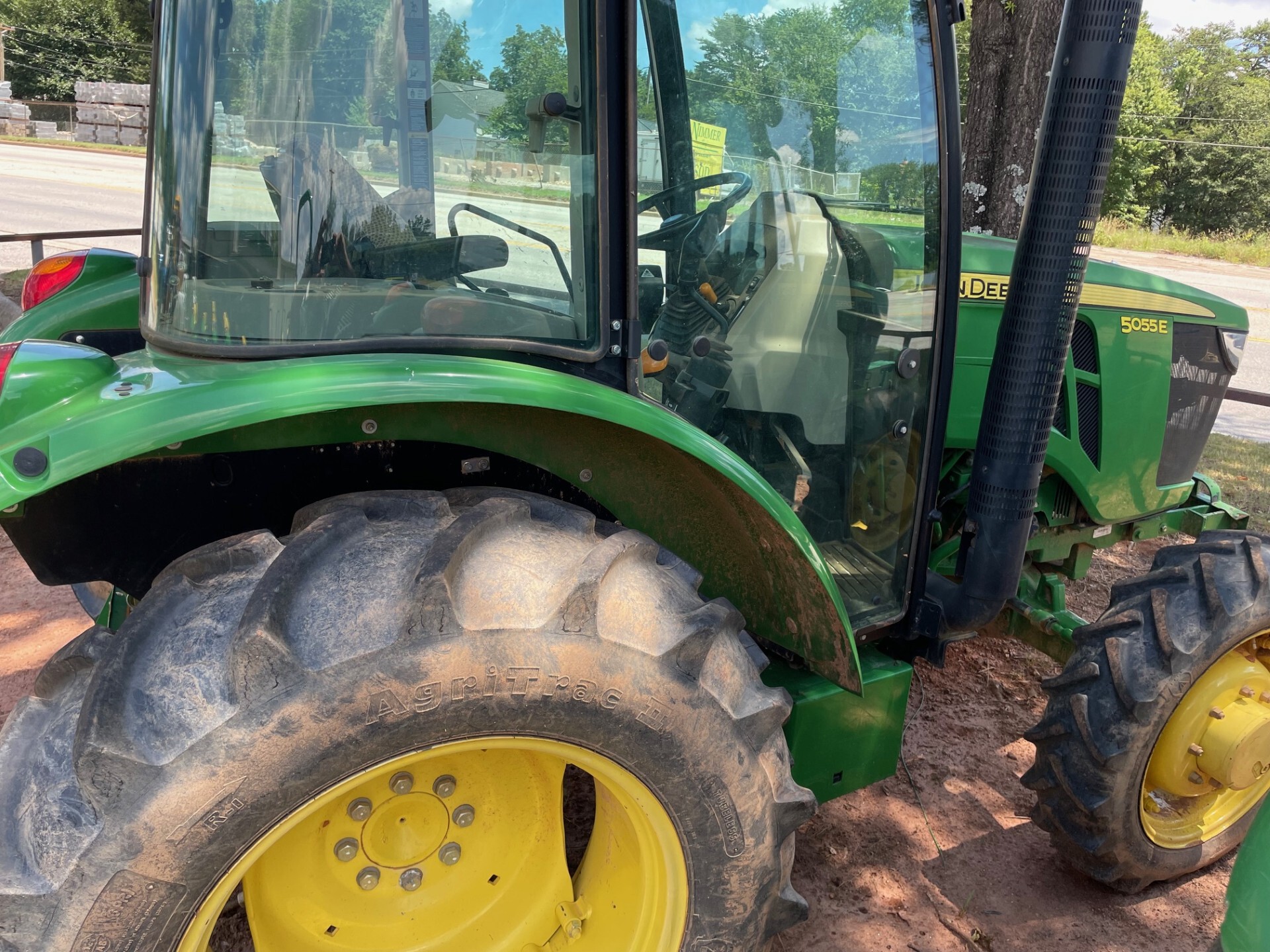2016 John Deere 5055E Image 4