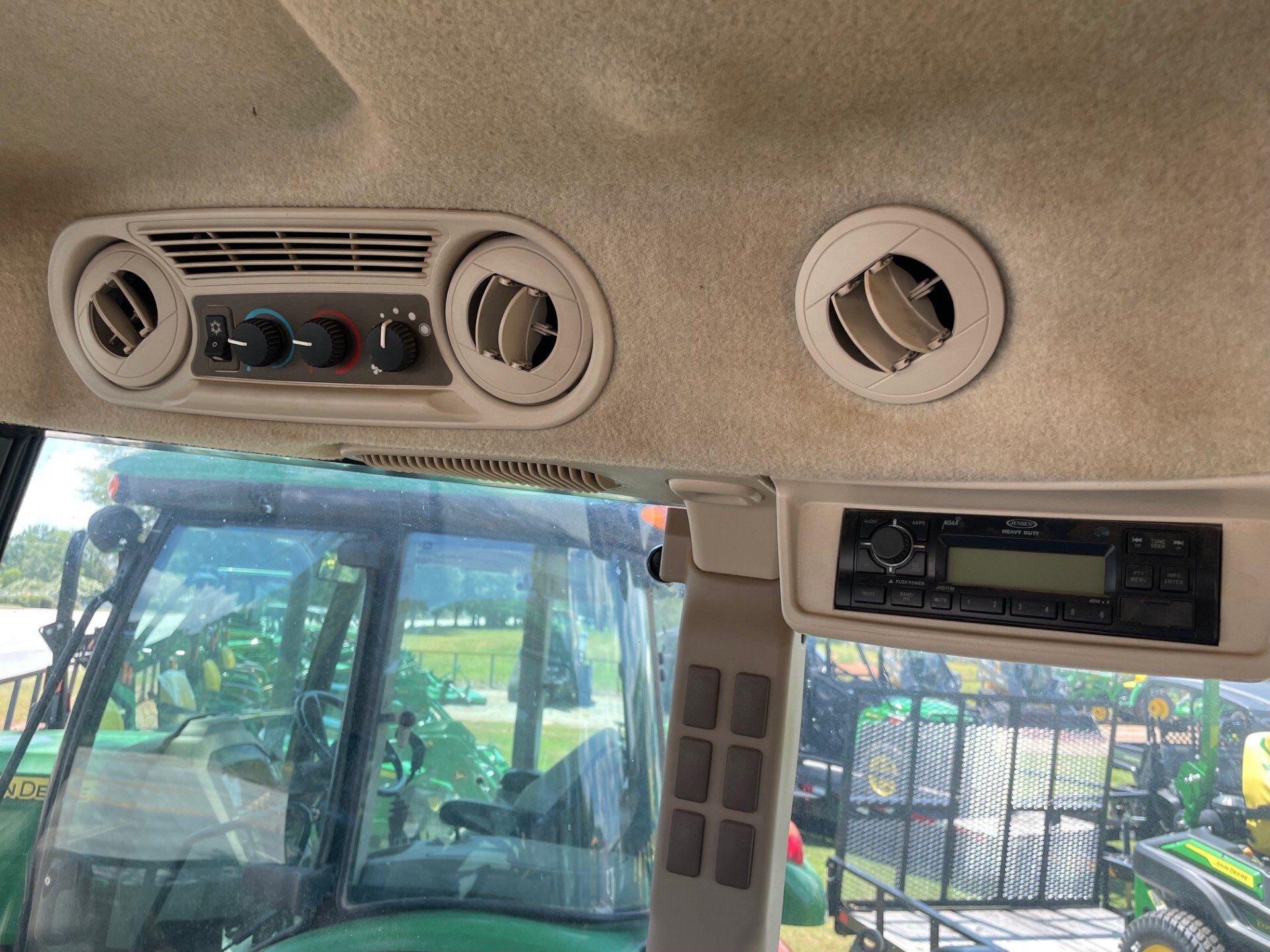 2016 John Deere 5055E Image 5