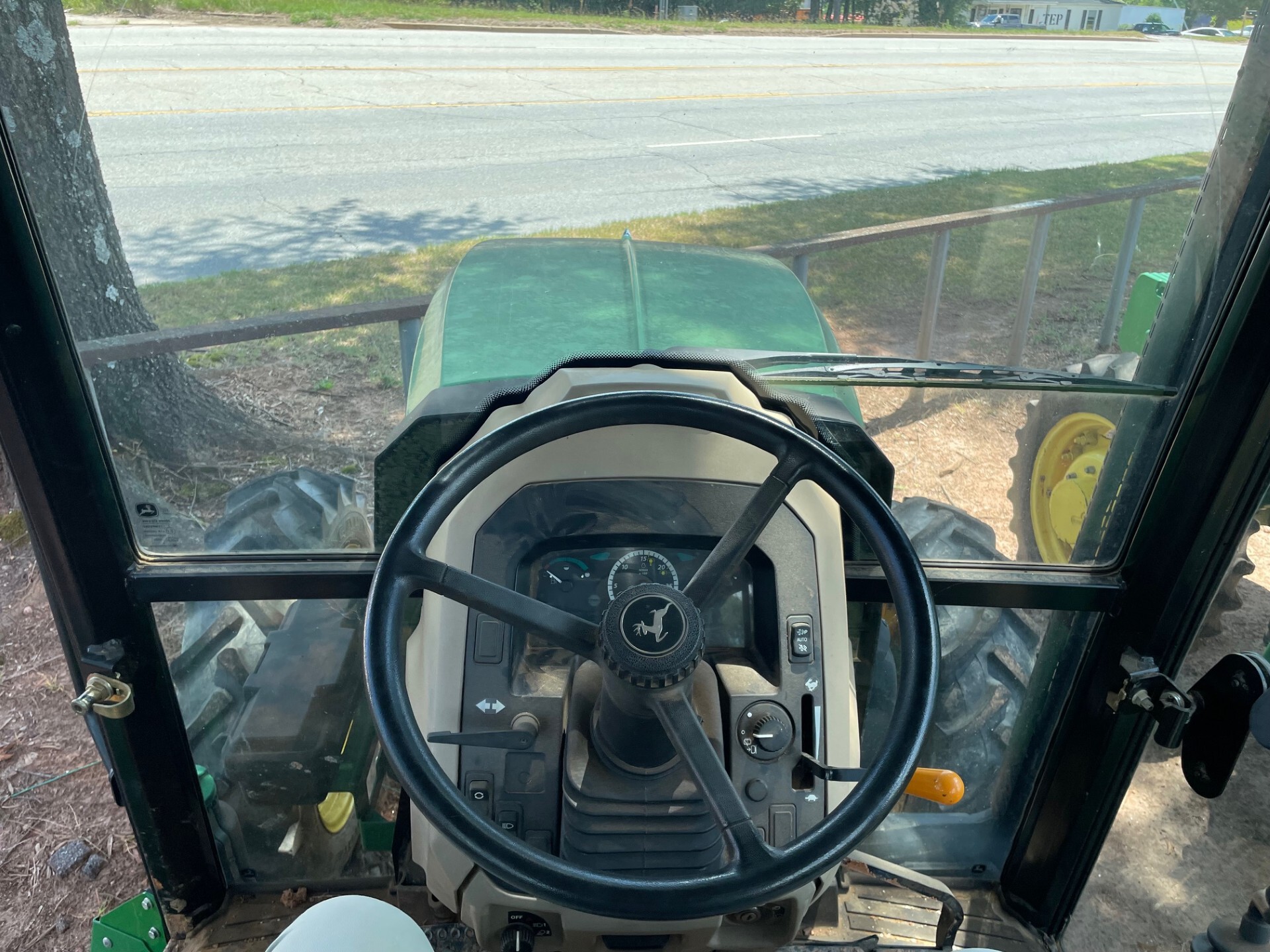 2016 John Deere 5055E Image 9