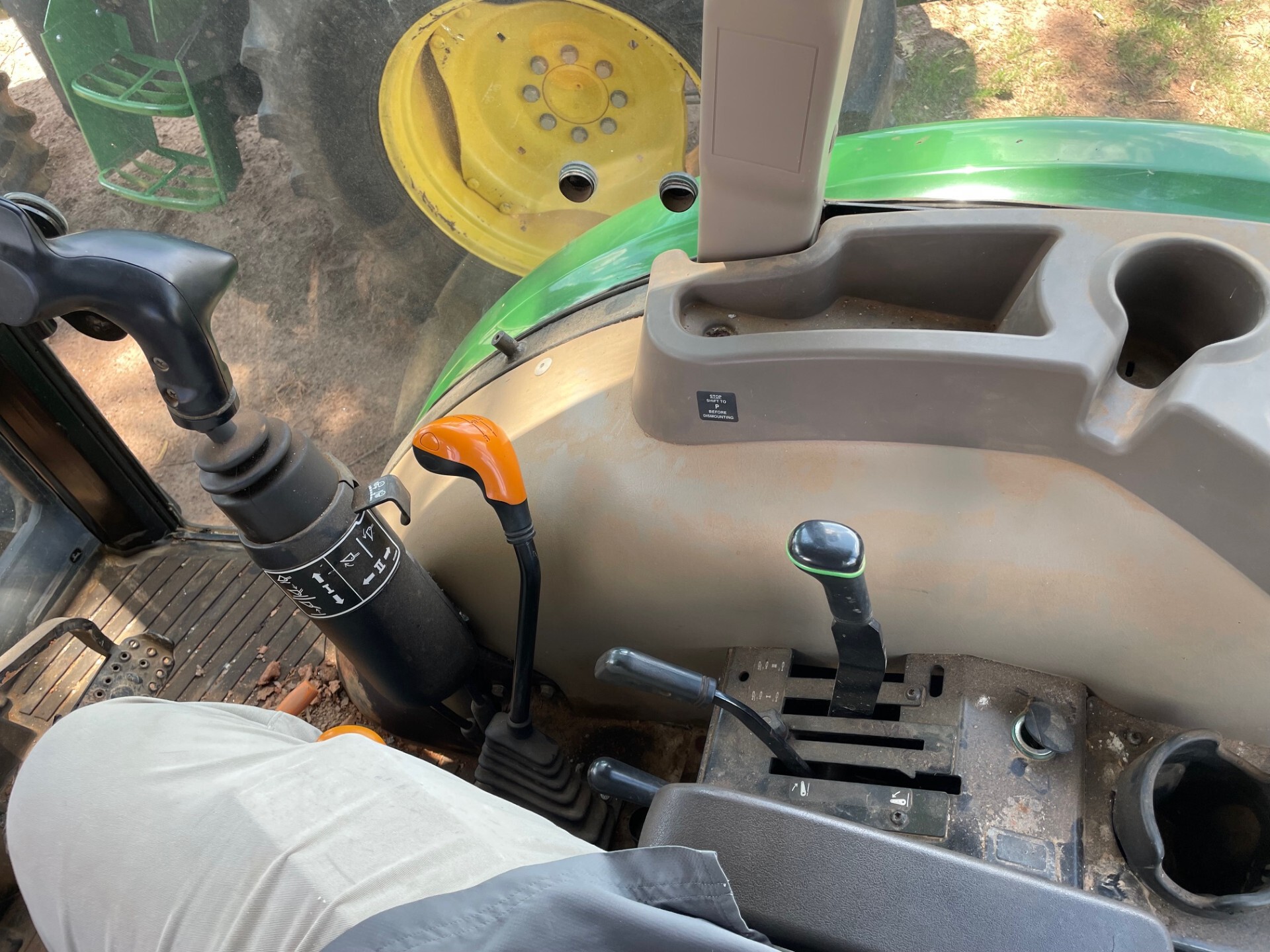 2016 John Deere 5055E Image 8