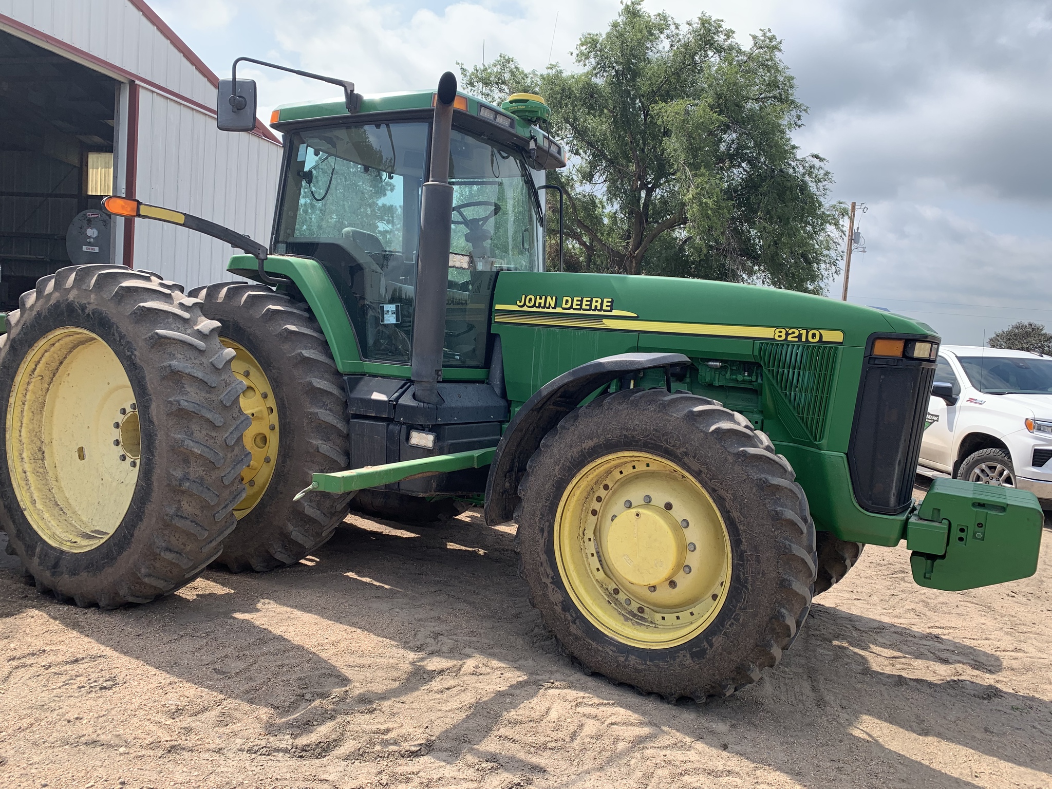 2001 John Deere 8210 Image 2
