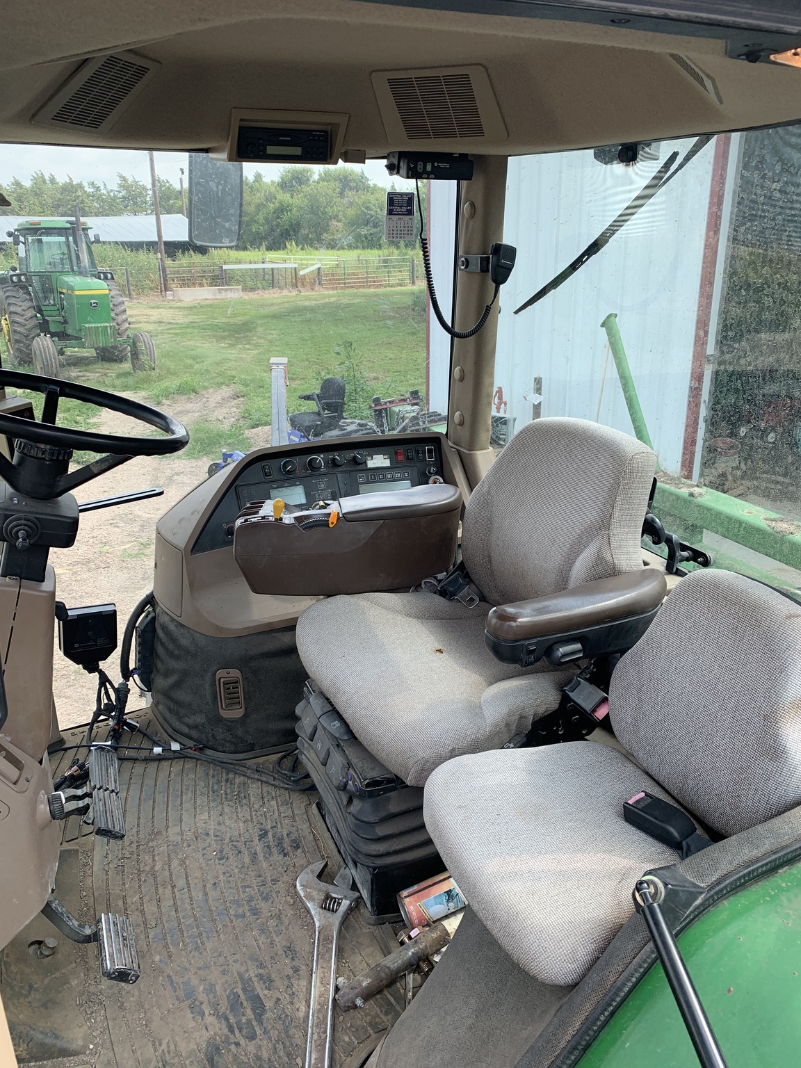 2001 John Deere 8210 Image 5