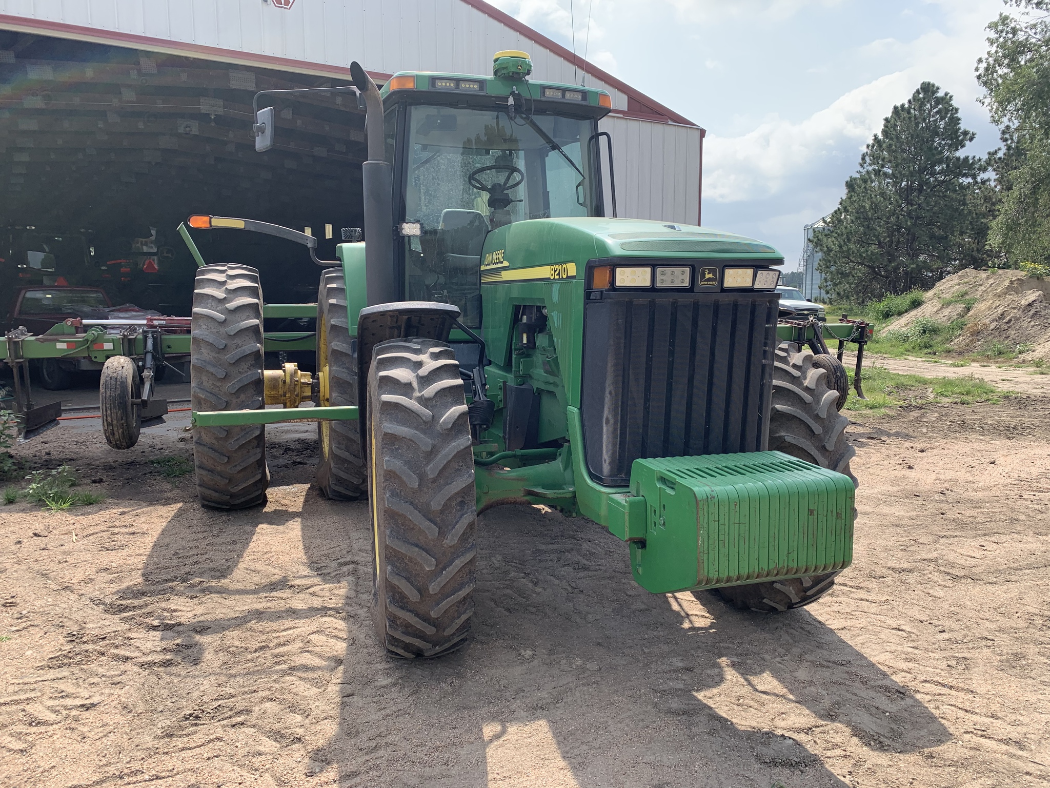 2001 John Deere 8210 Image 3