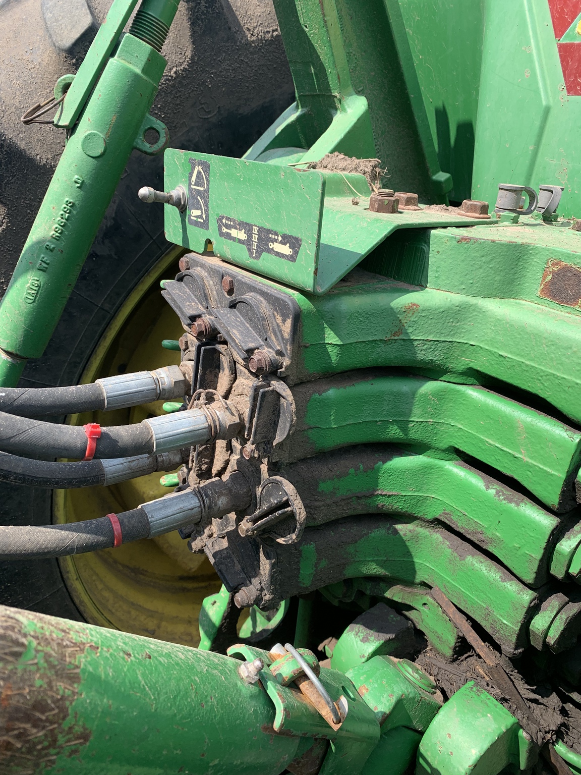 2001 John Deere 8210 Image 10