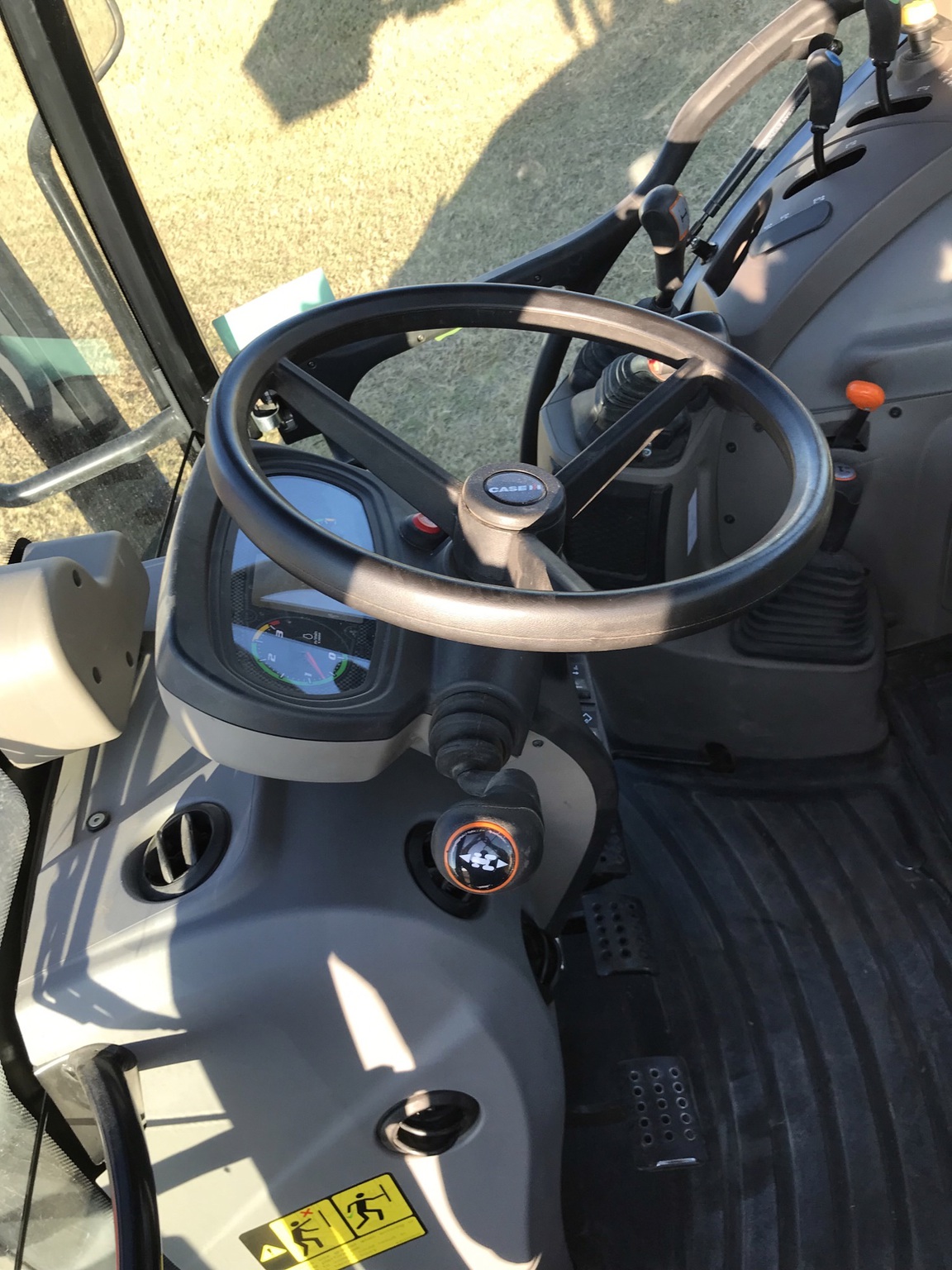 2022 Case IH Farmall 120C Image 7