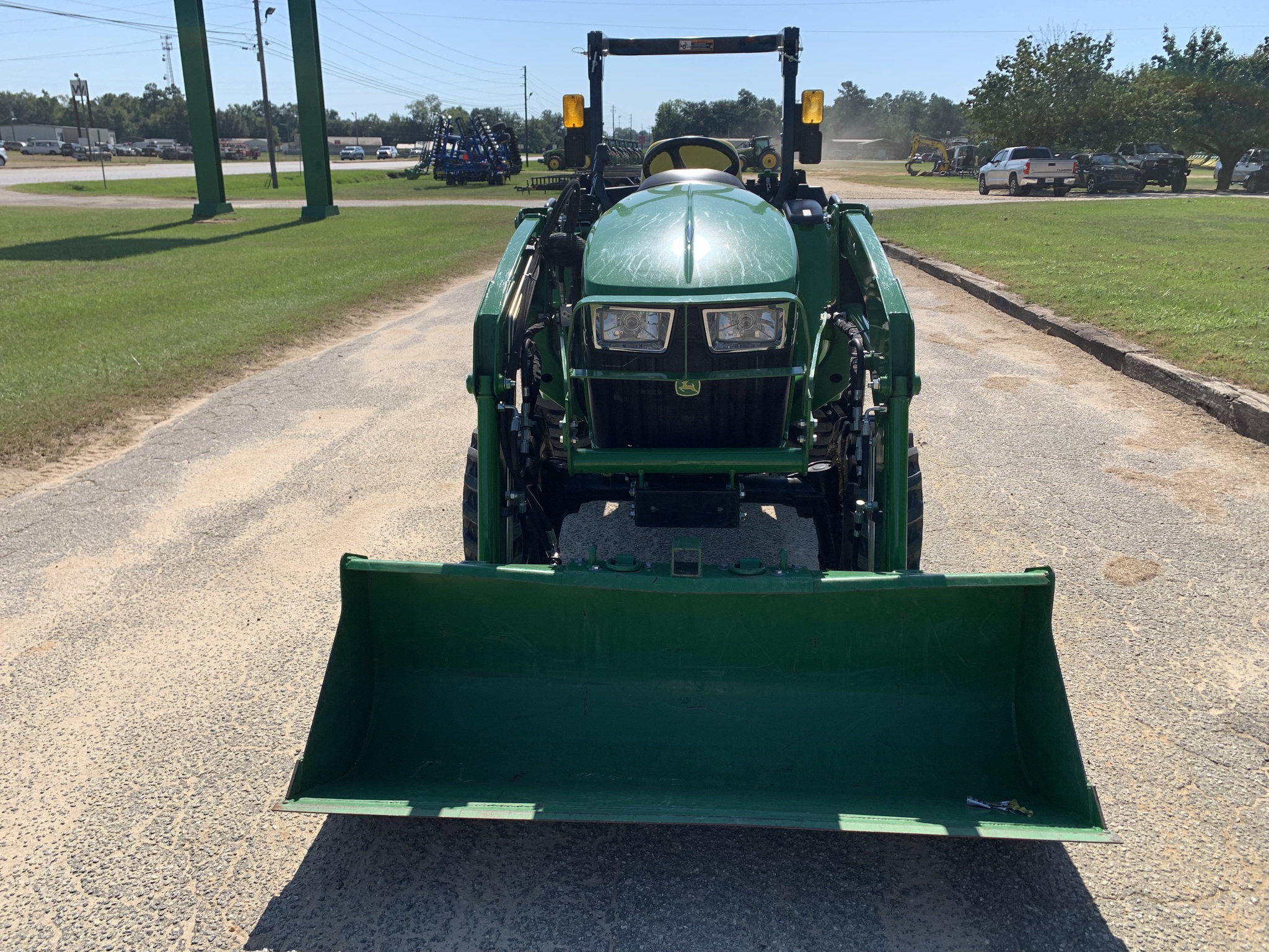 2022 John Deere 3025E Image 2