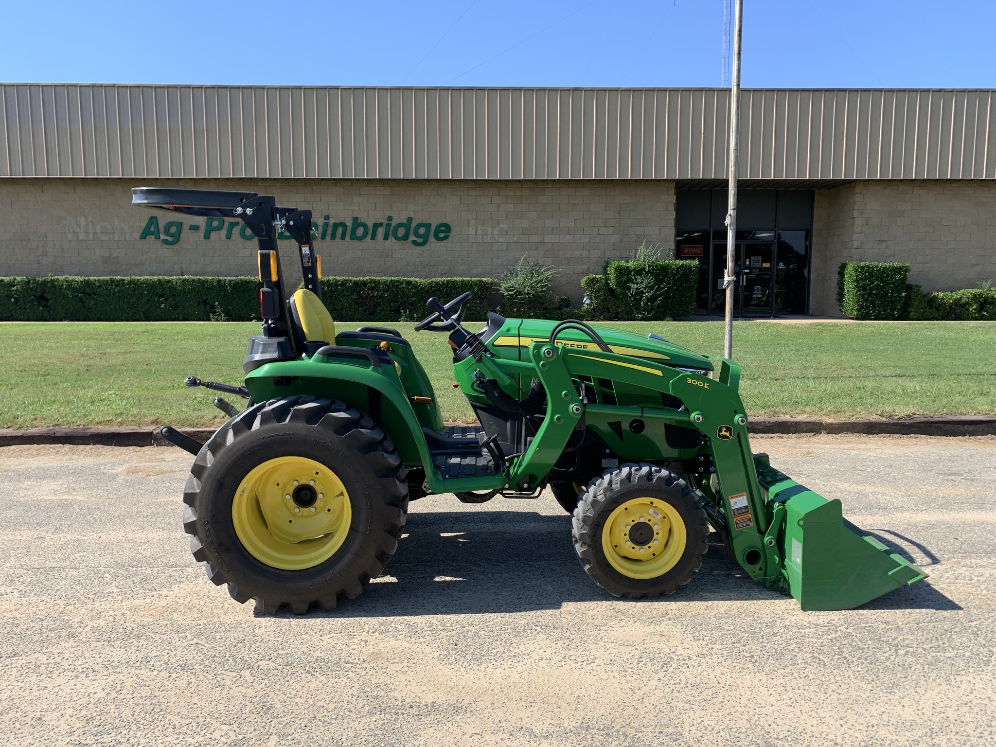 2022 John Deere 3025E Image 4