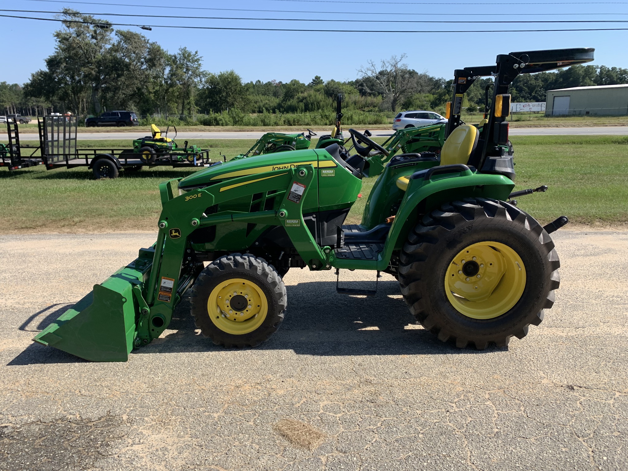 2022 John Deere 3025E Image 6