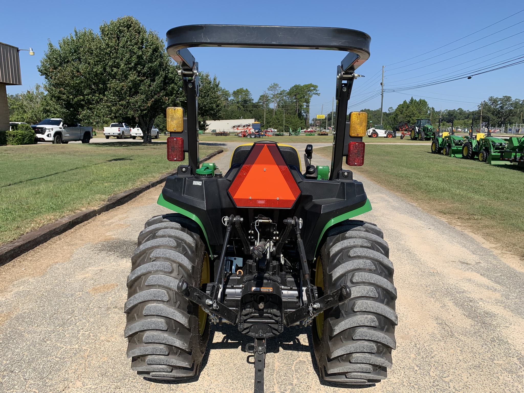 2022 John Deere 3025E Image 5