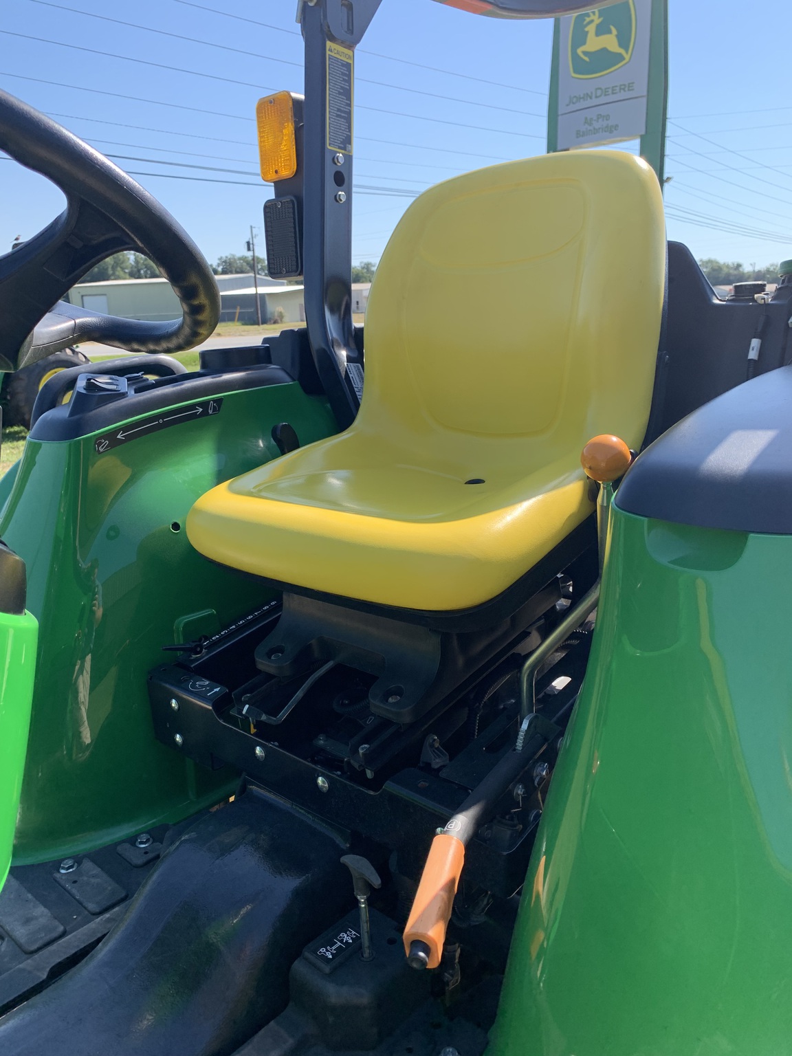 2022 John Deere 3025E Image 8