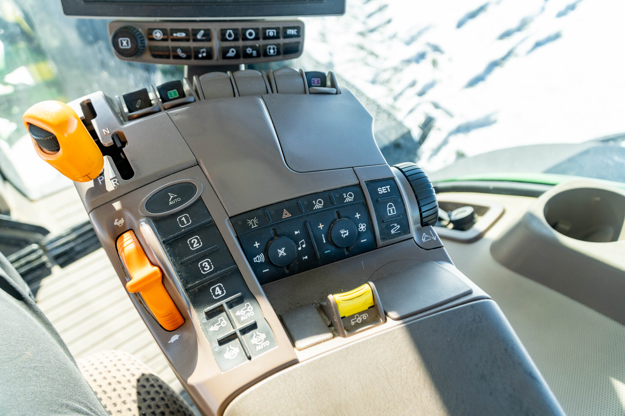 Used 2020 John Deere 8345R Row Crop Tractors at Koenig Equipment in Anna, OH - PhotoXL32