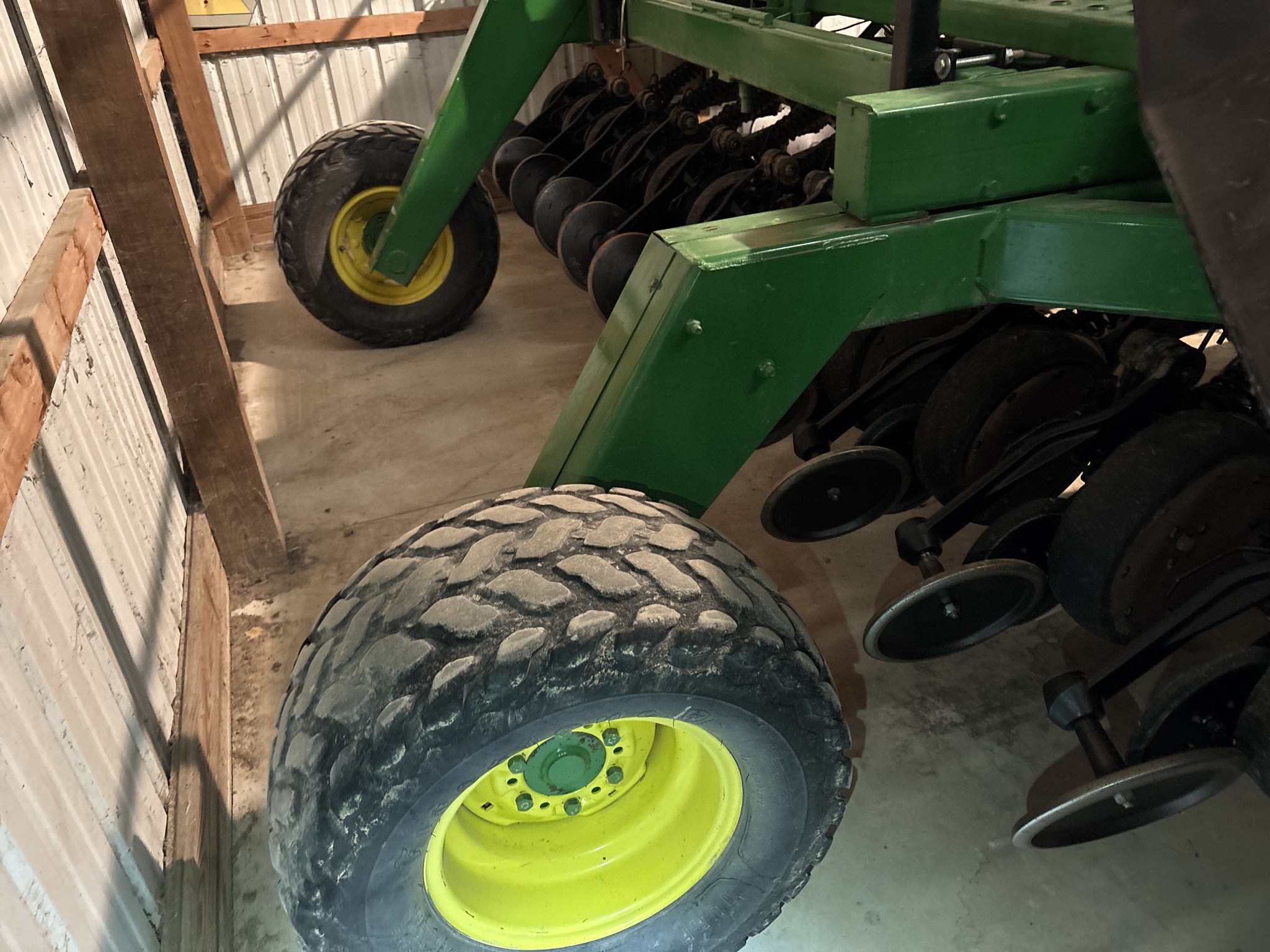 Used 2003 John Deere 1590 Box Drills at Koenig Equipment in Anna, OH - PhotoXL2