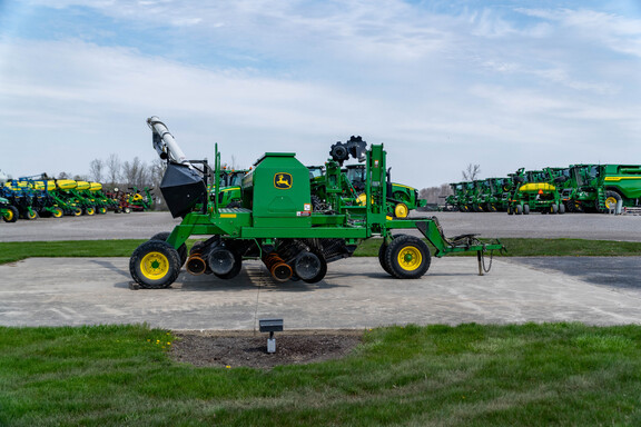 Used 2003 John Deere 1590 Box Drills at Koenig Equipment in Anna, OH - Photo7