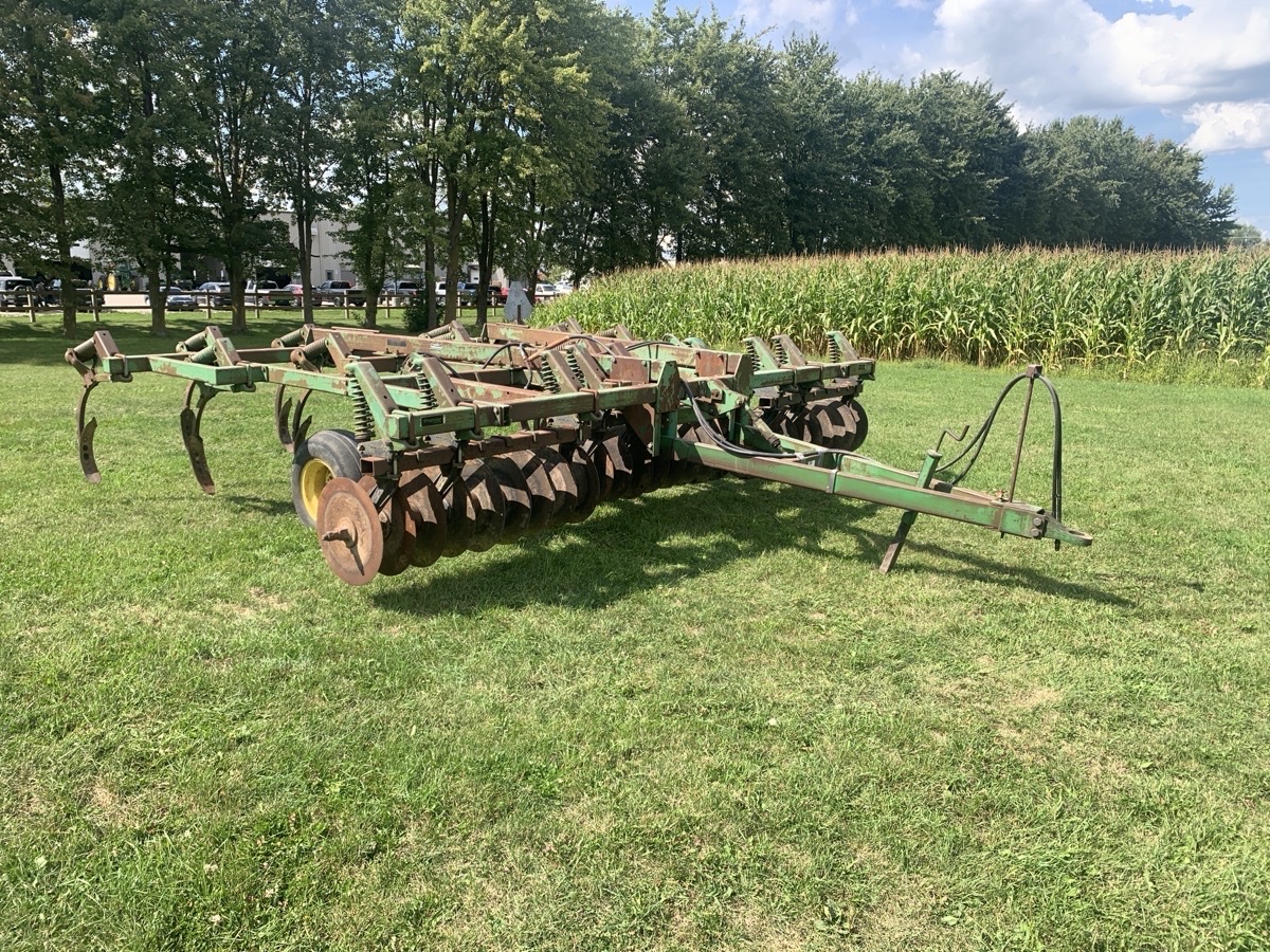 1985 John Deere 712 Image 3