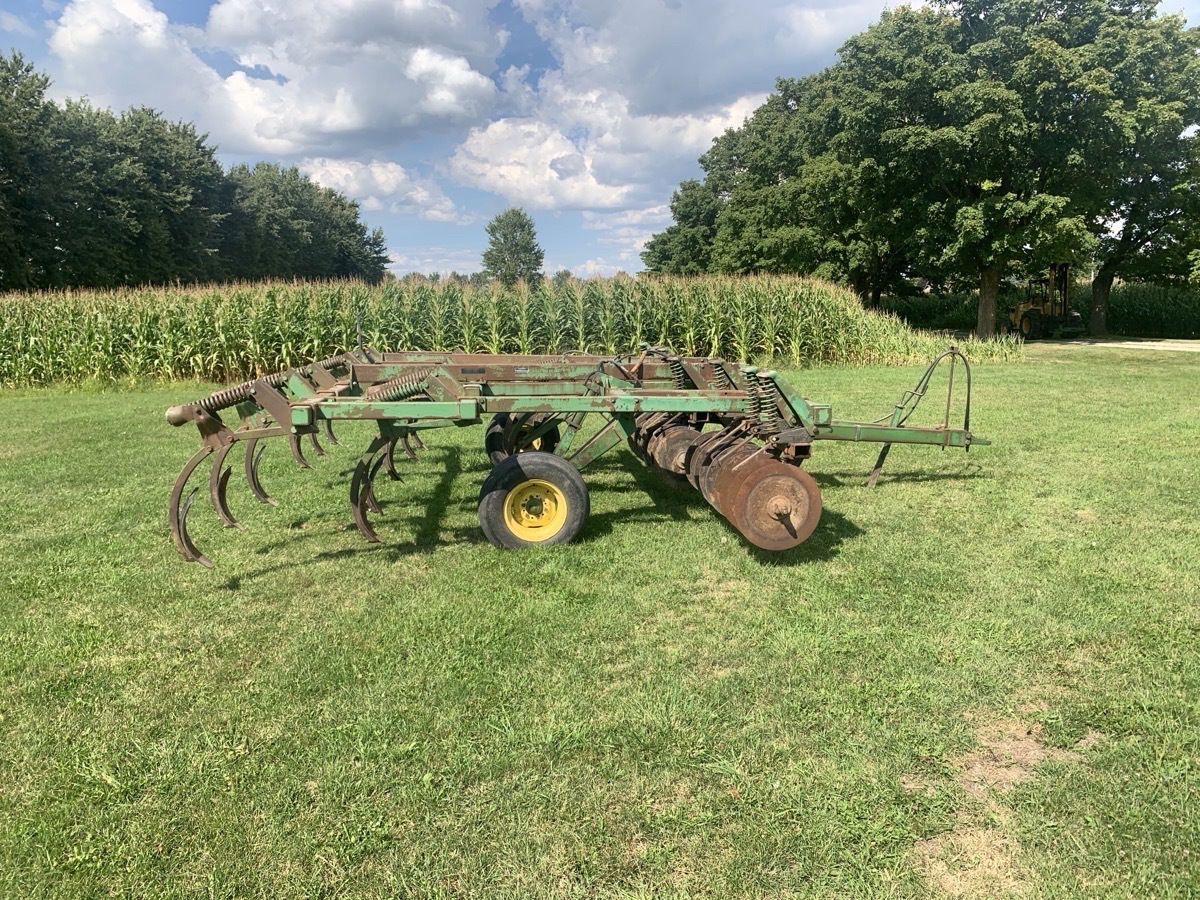 1985 John Deere 712 Image 4