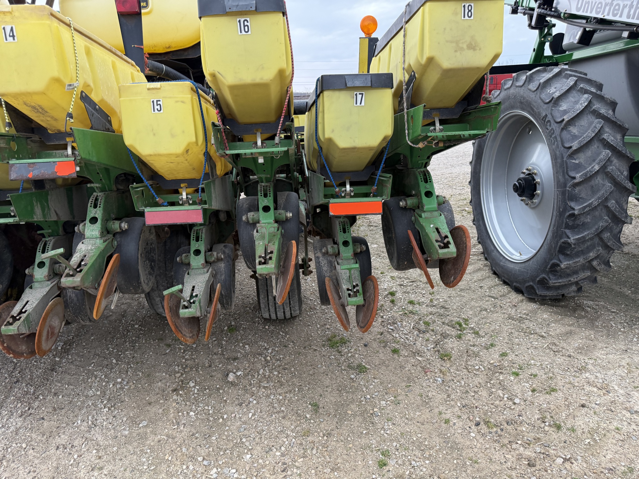 2001 John Deere 1780 Image 18