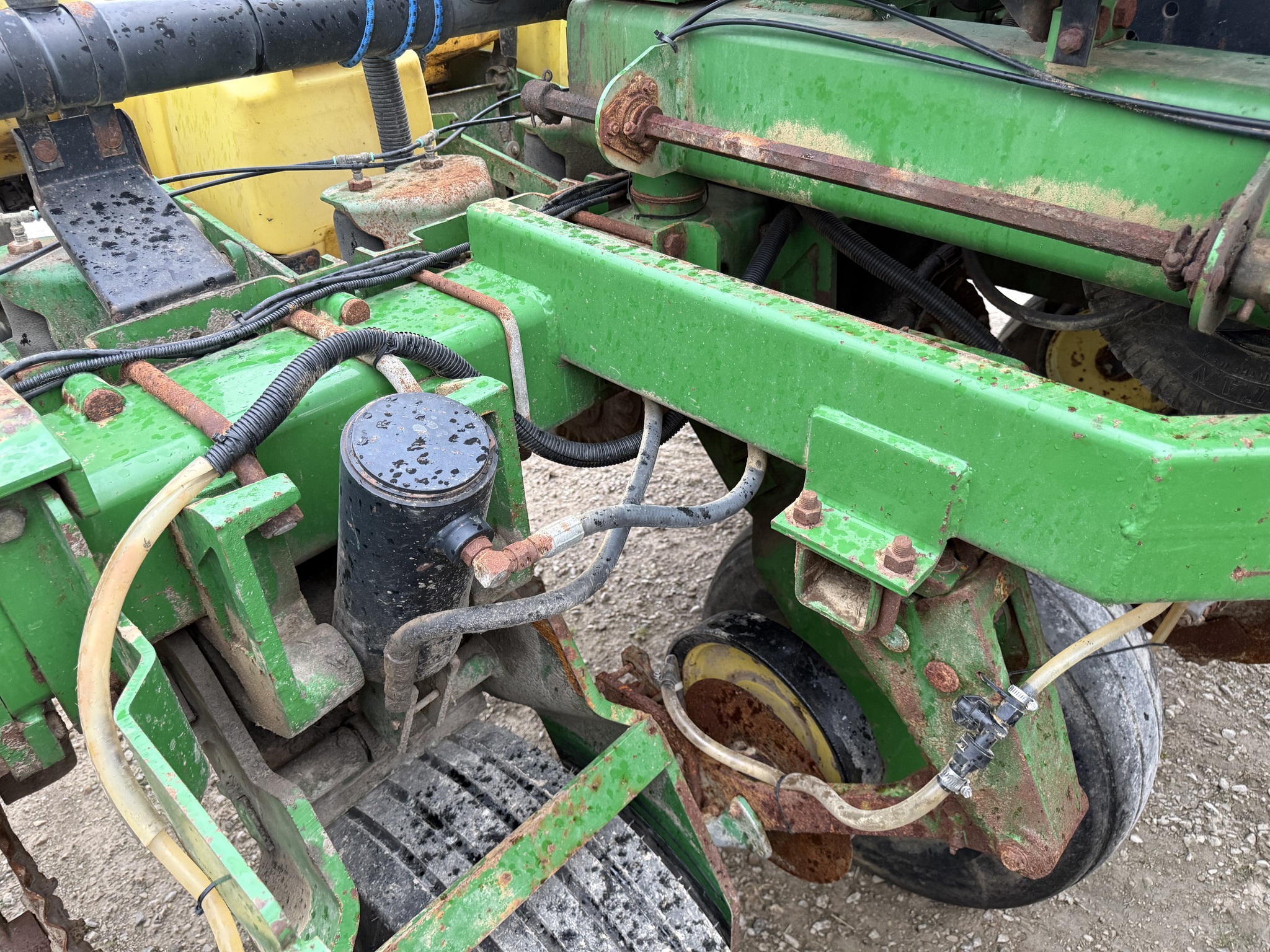 2001 John Deere 1780 Image 21