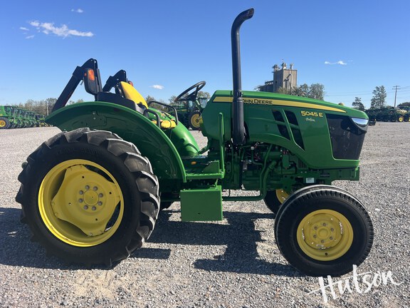 Photo of 2022 John Deere 5045E