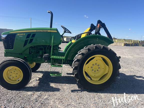 Photo of 2022 John Deere 5045E