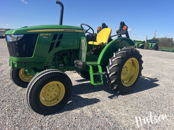 Photo of 2022 John Deere 5045E