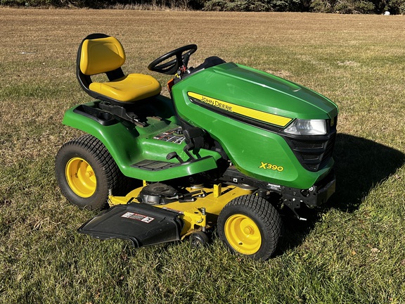  John Deere X390