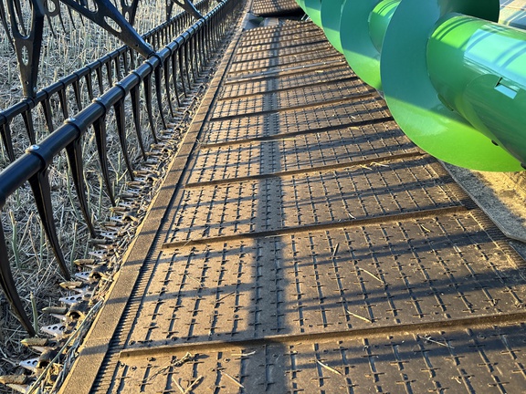 Used 2024 John Deere HD45R Combine Platforms at Horizon Ag & Turf in Lloydminster, AB - Photo3