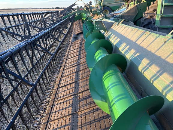 Used 2024 John Deere HD45R Combine Platforms at Horizon Ag & Turf in Lloydminster, AB - Photo4