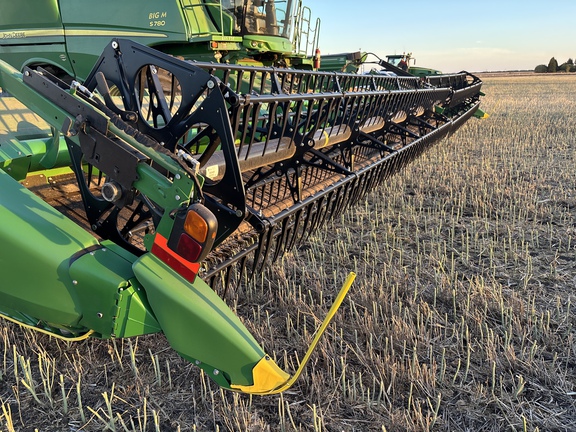 Used 2024 John Deere HD45R Combine Platforms at Horizon Ag & Turf in Lloydminster, AB - Photo5