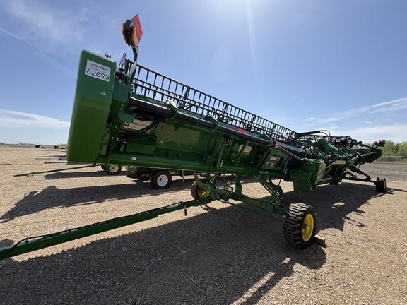 Used 2024 John Deere HD45R Combine Platforms at Horizon Ag & Turf in Lloydminster, AB - Photo5
