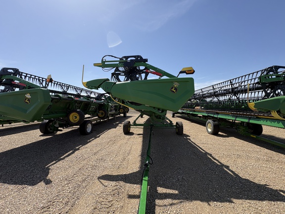 Used 2024 John Deere HD45R Combine Platforms at Horizon Ag & Turf in Lloydminster, AB - Photo12