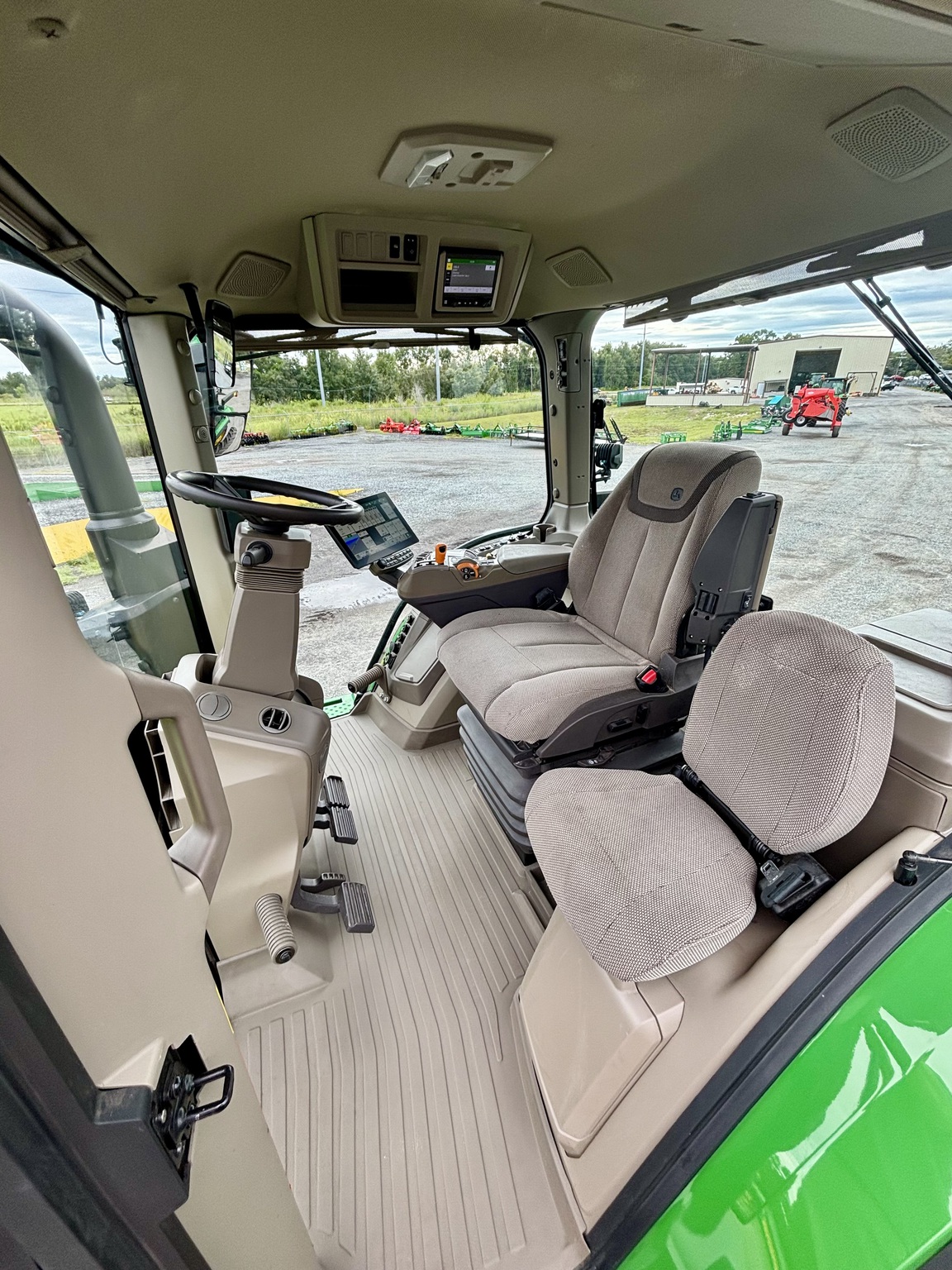 2024 John Deere 8R 310 Image 9