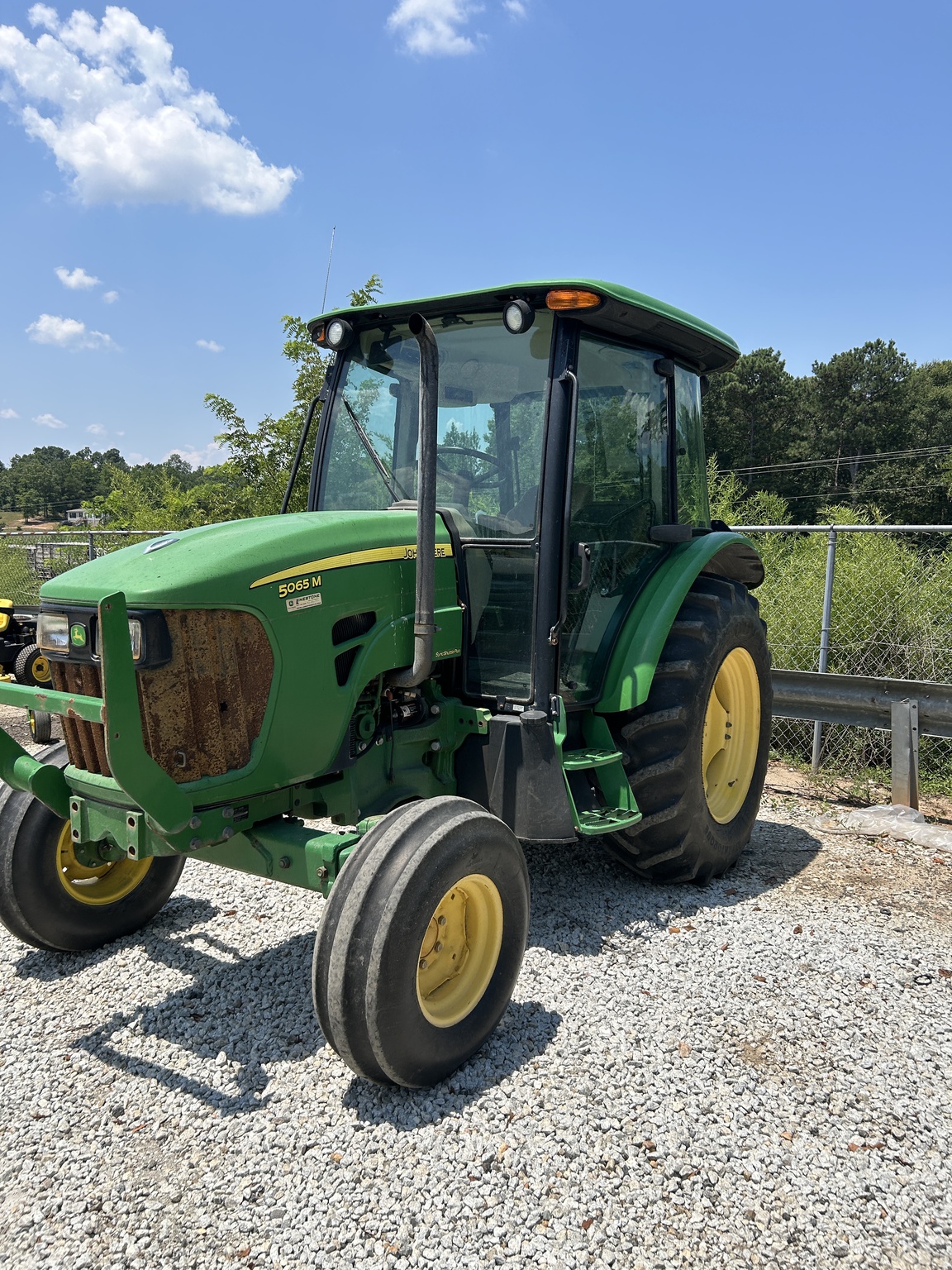 2011 John Deere 5065M Image 2
