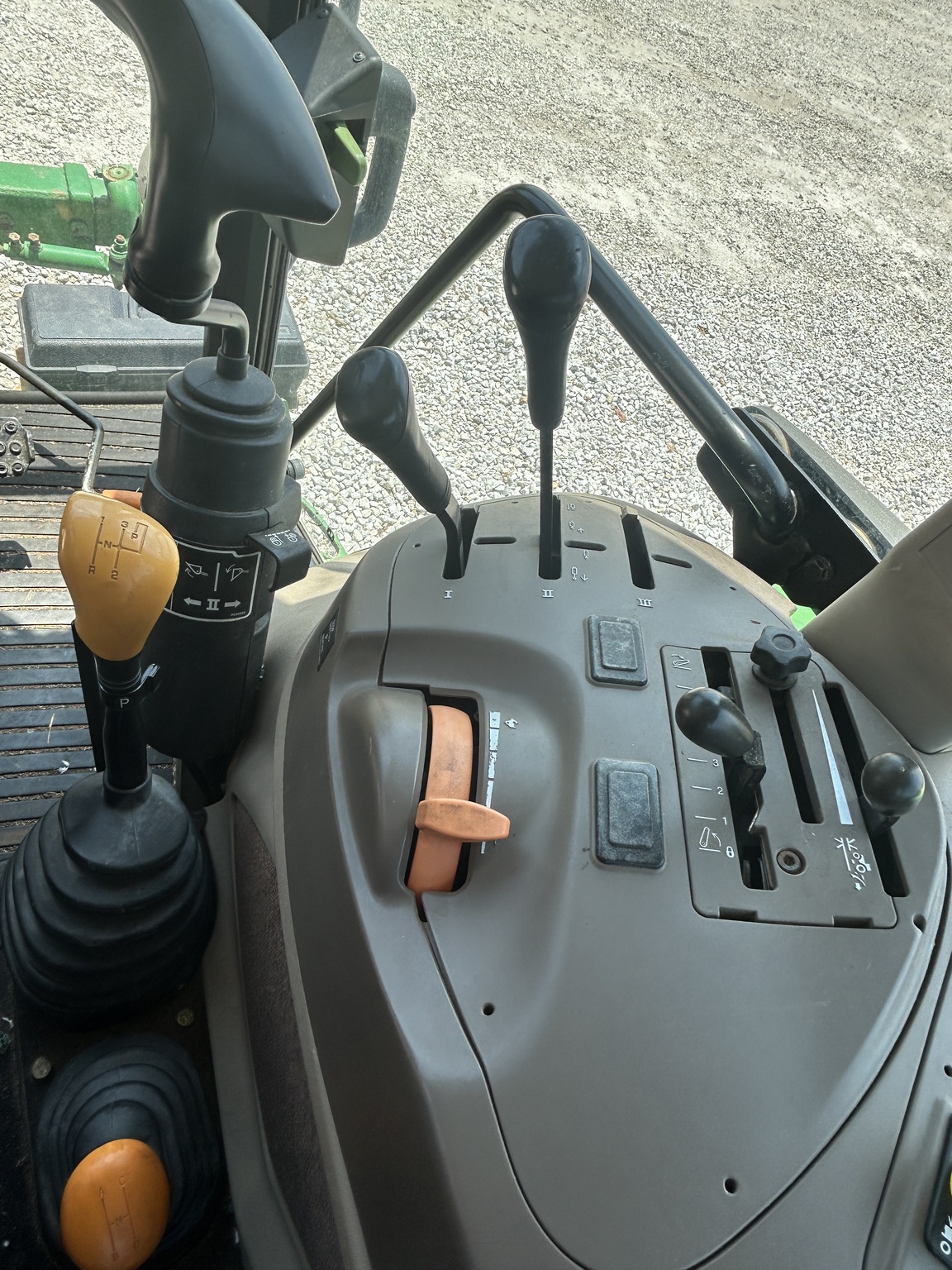 2011 John Deere 5065M Image 4
