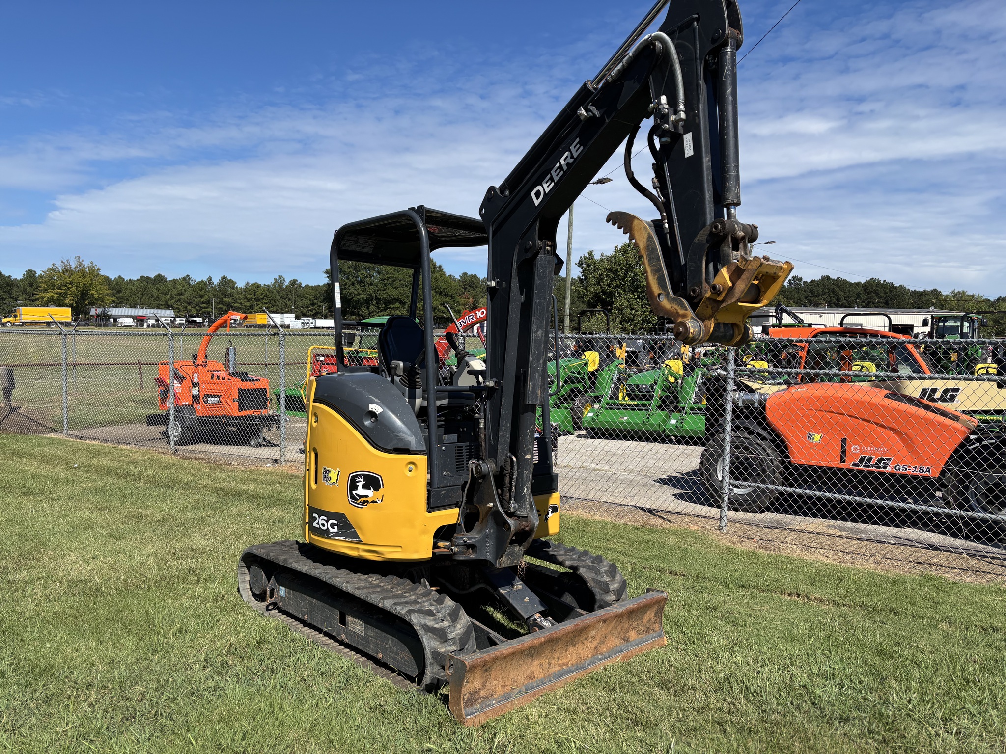 2023 John Deere 26G Image 4