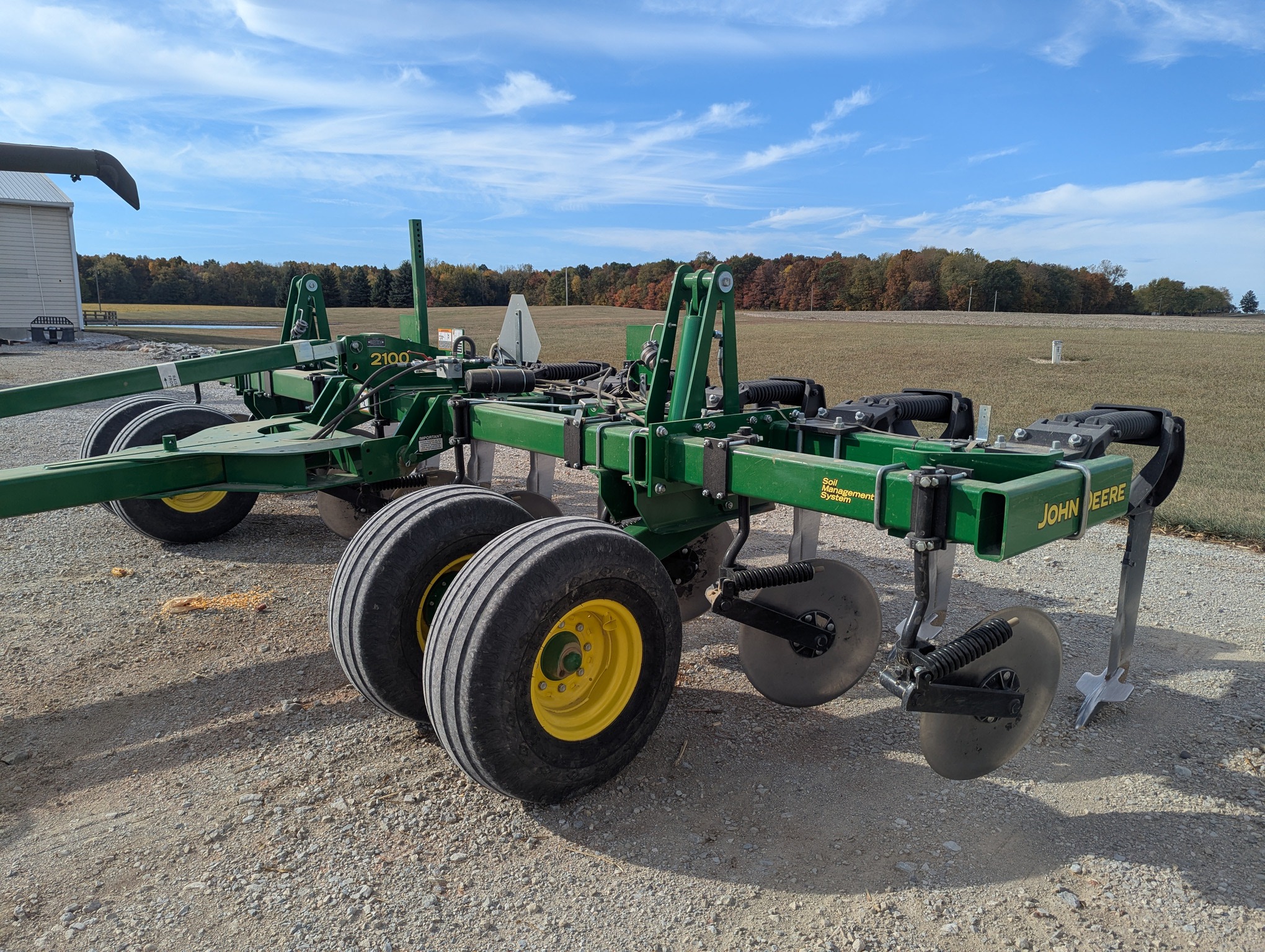 2023 John Deere 2100 Image 1