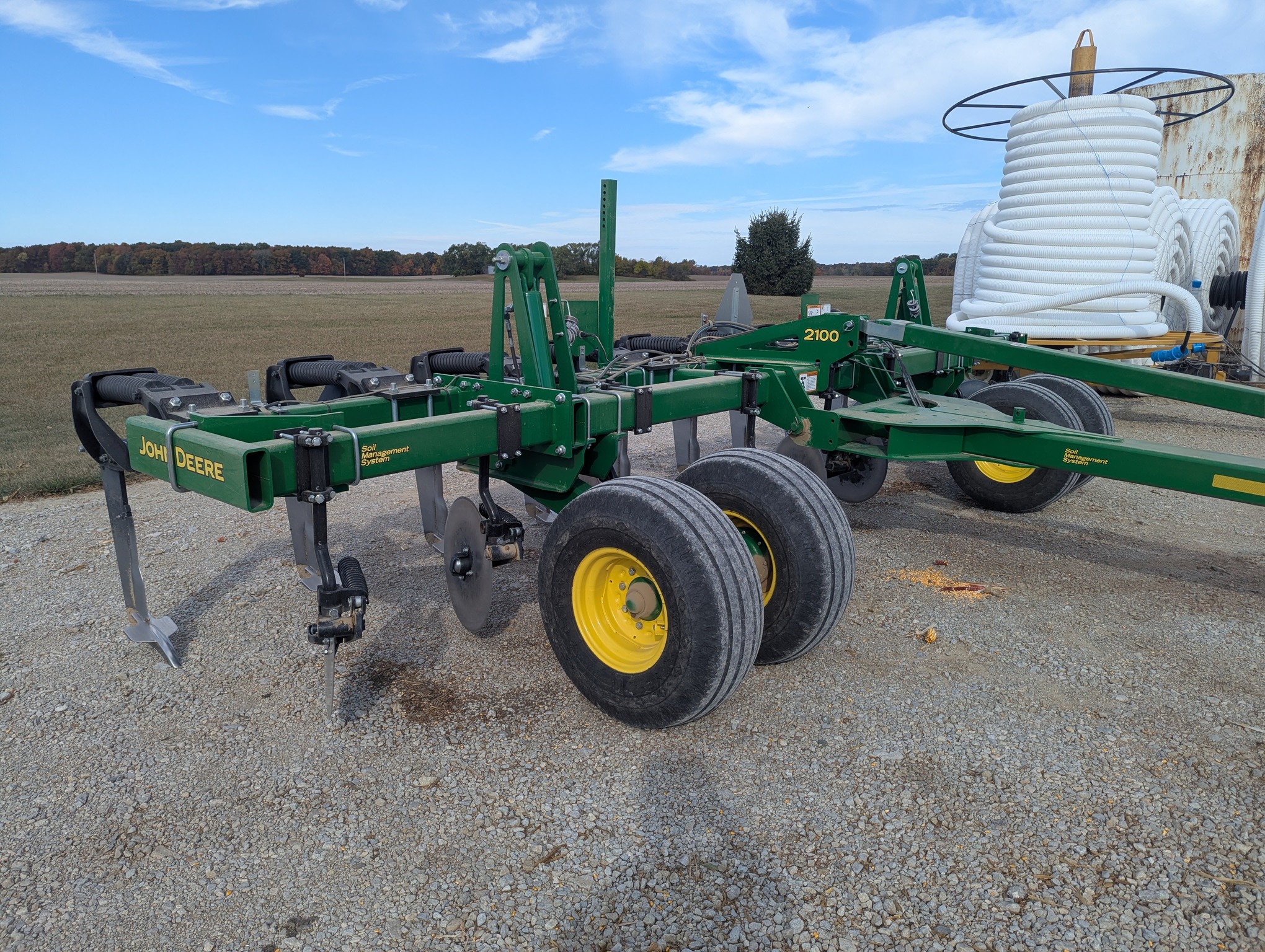 2023 John Deere 2100 Image 3