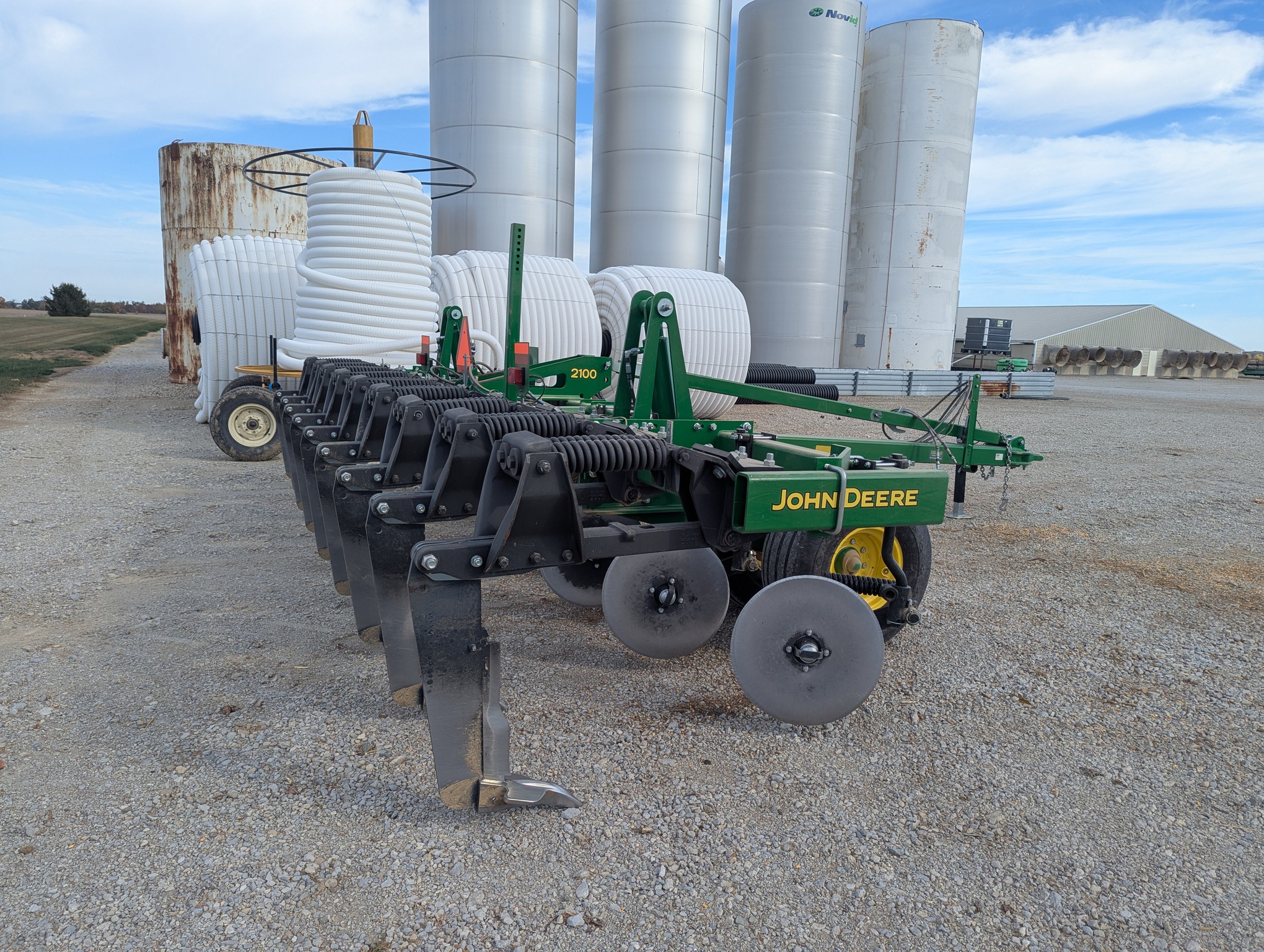 2023 John Deere 2100 Image 2