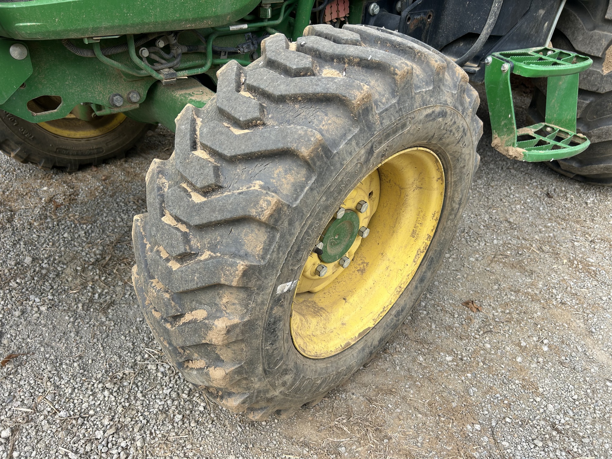 2019 John Deere 4066R Image 5