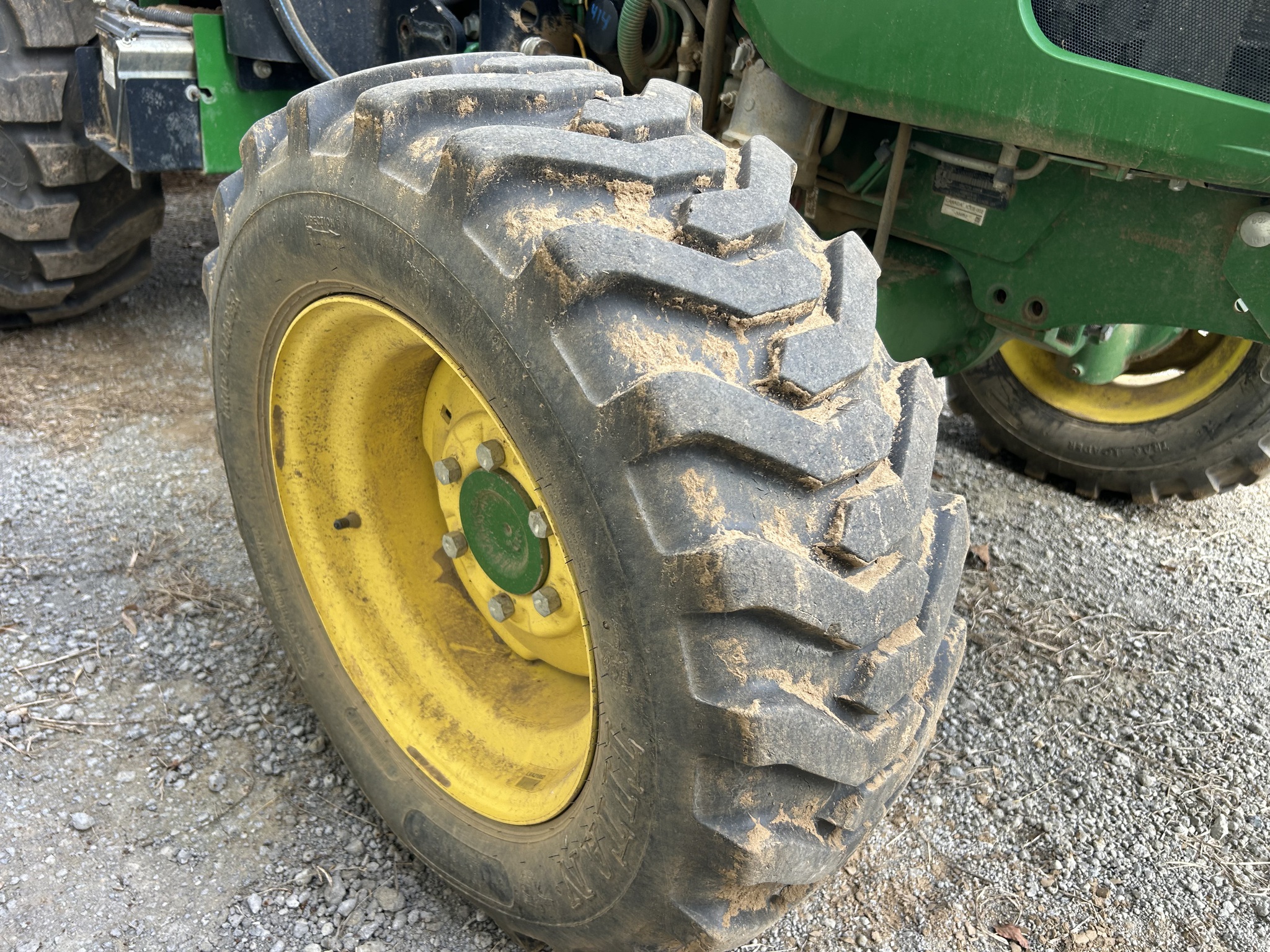 2019 John Deere 4066R Image 6