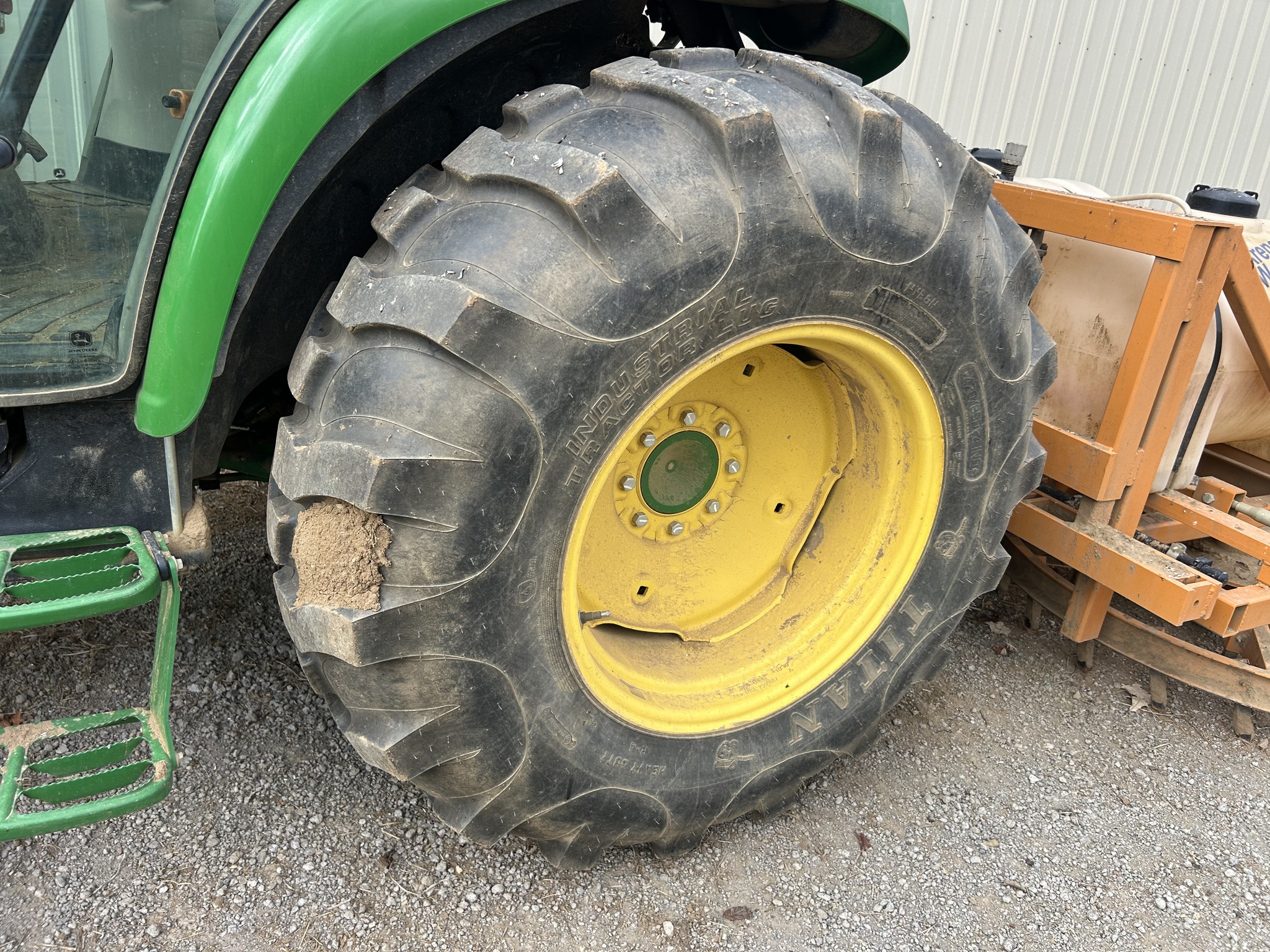 2019 John Deere 4066R Image 8